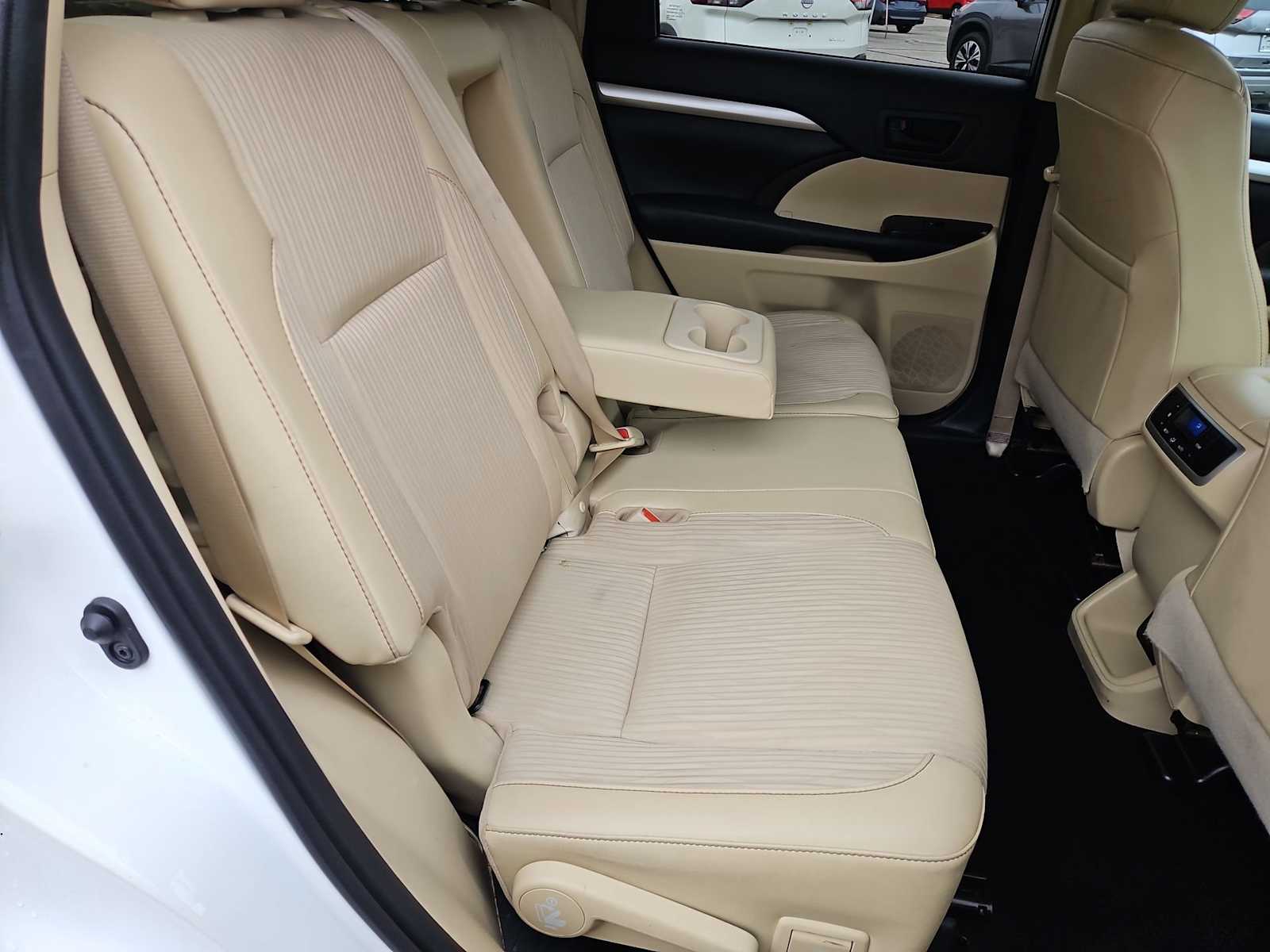 Thumbnail: 2019 Toyota Highlander - 21