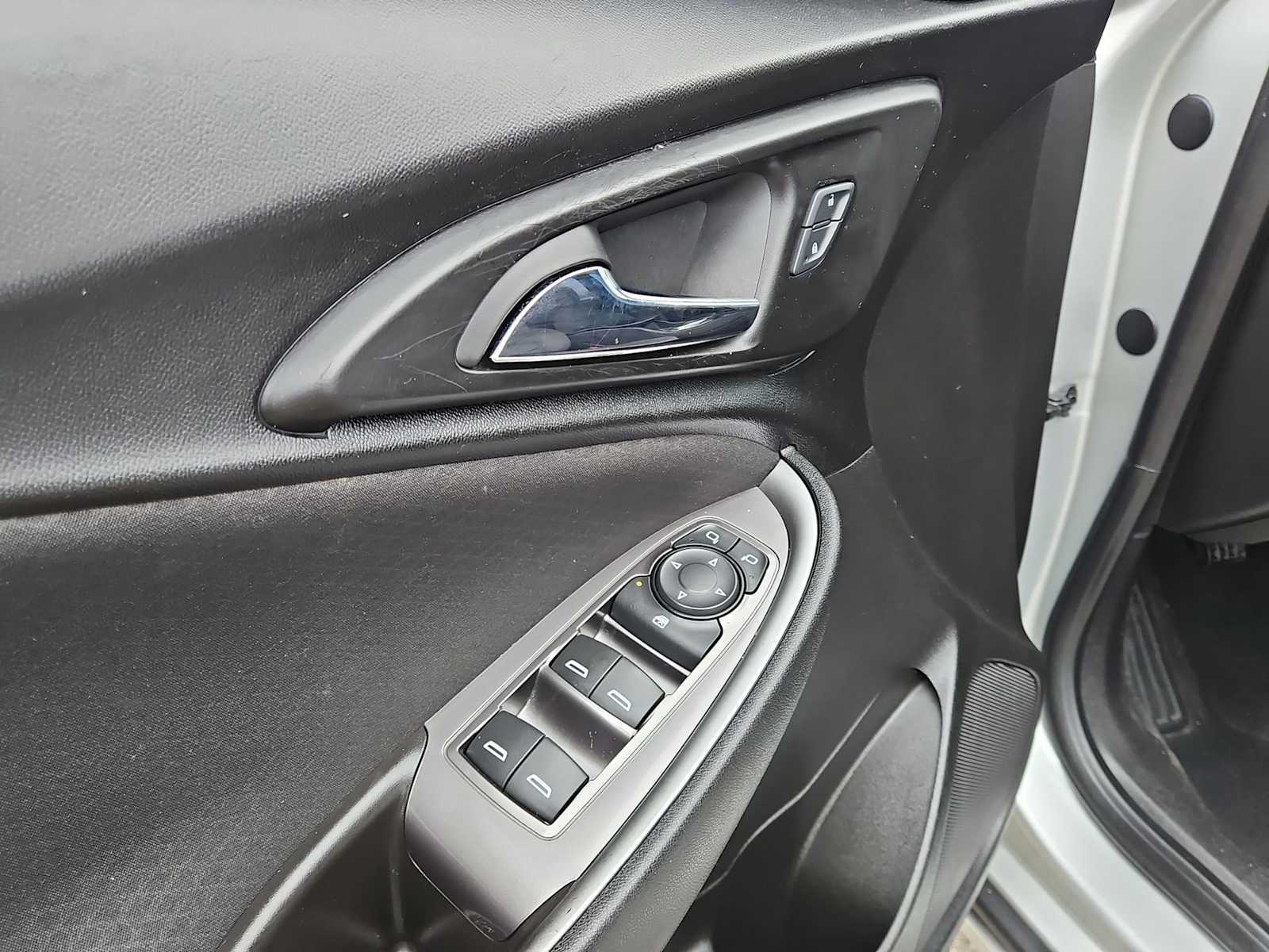 Thumbnail: 2017 Chevrolet Malibu - 17