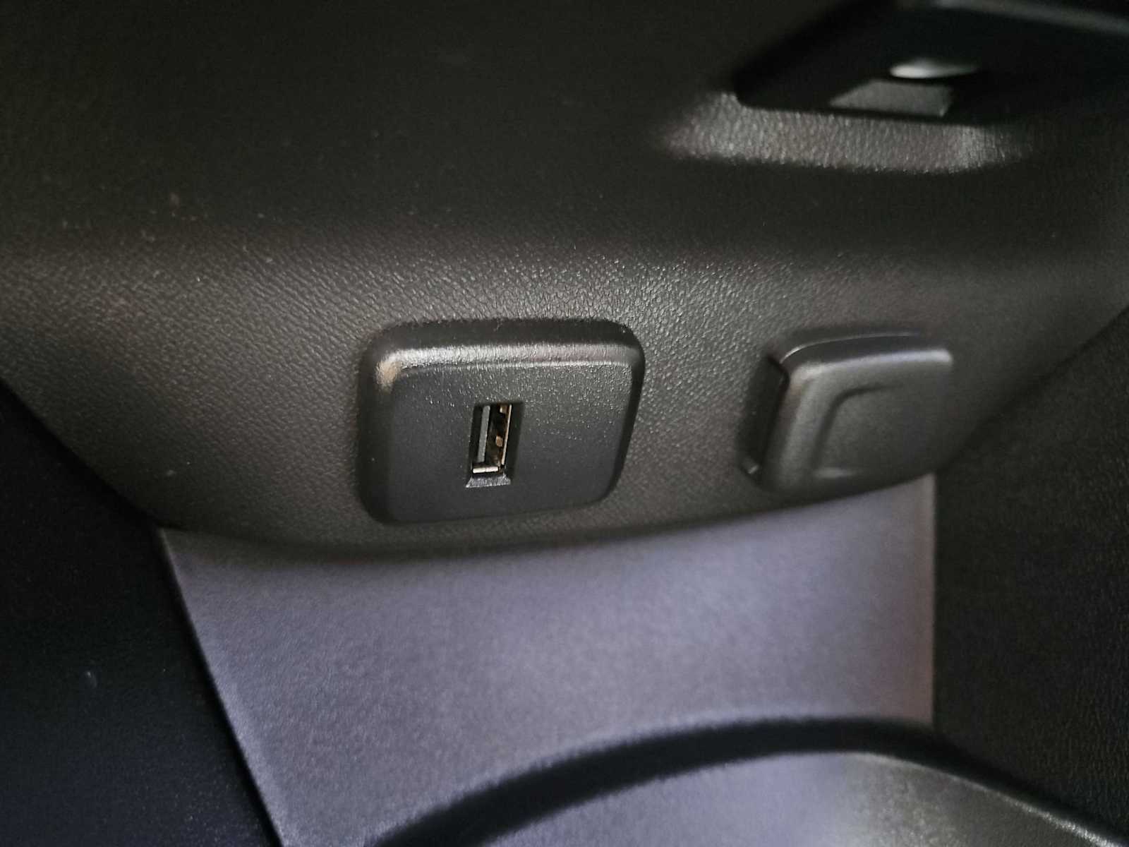 Thumbnail: 2017 Chevrolet Malibu - 30