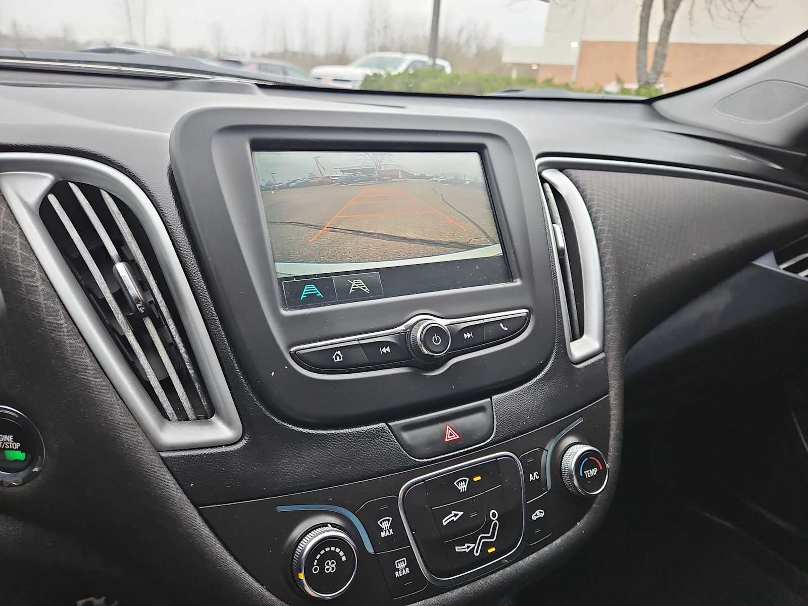 Thumbnail: 2017 Chevrolet Malibu - 28