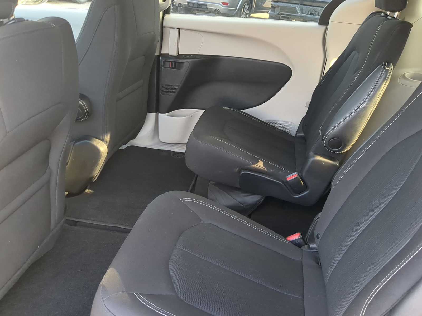 Thumbnail: 2023 Chrysler Voyager - 18