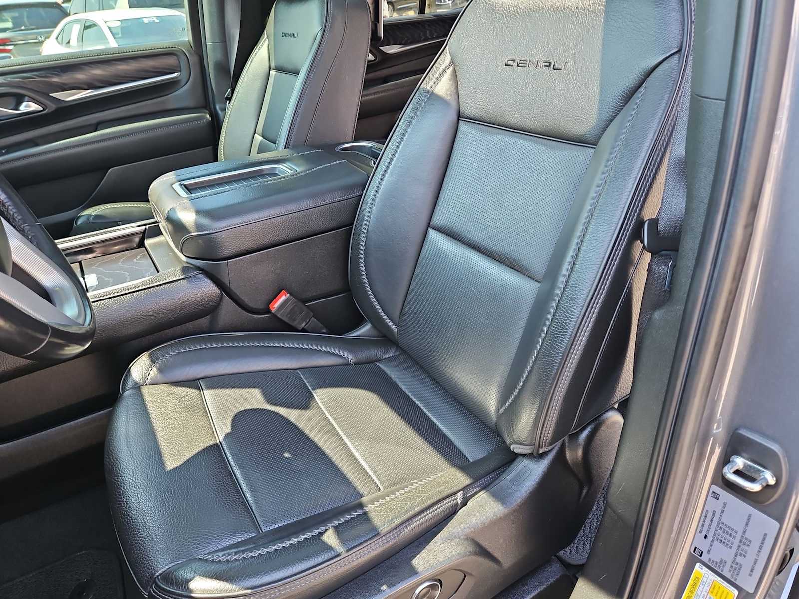 Thumbnail: 2021 GMC Yukon - 17