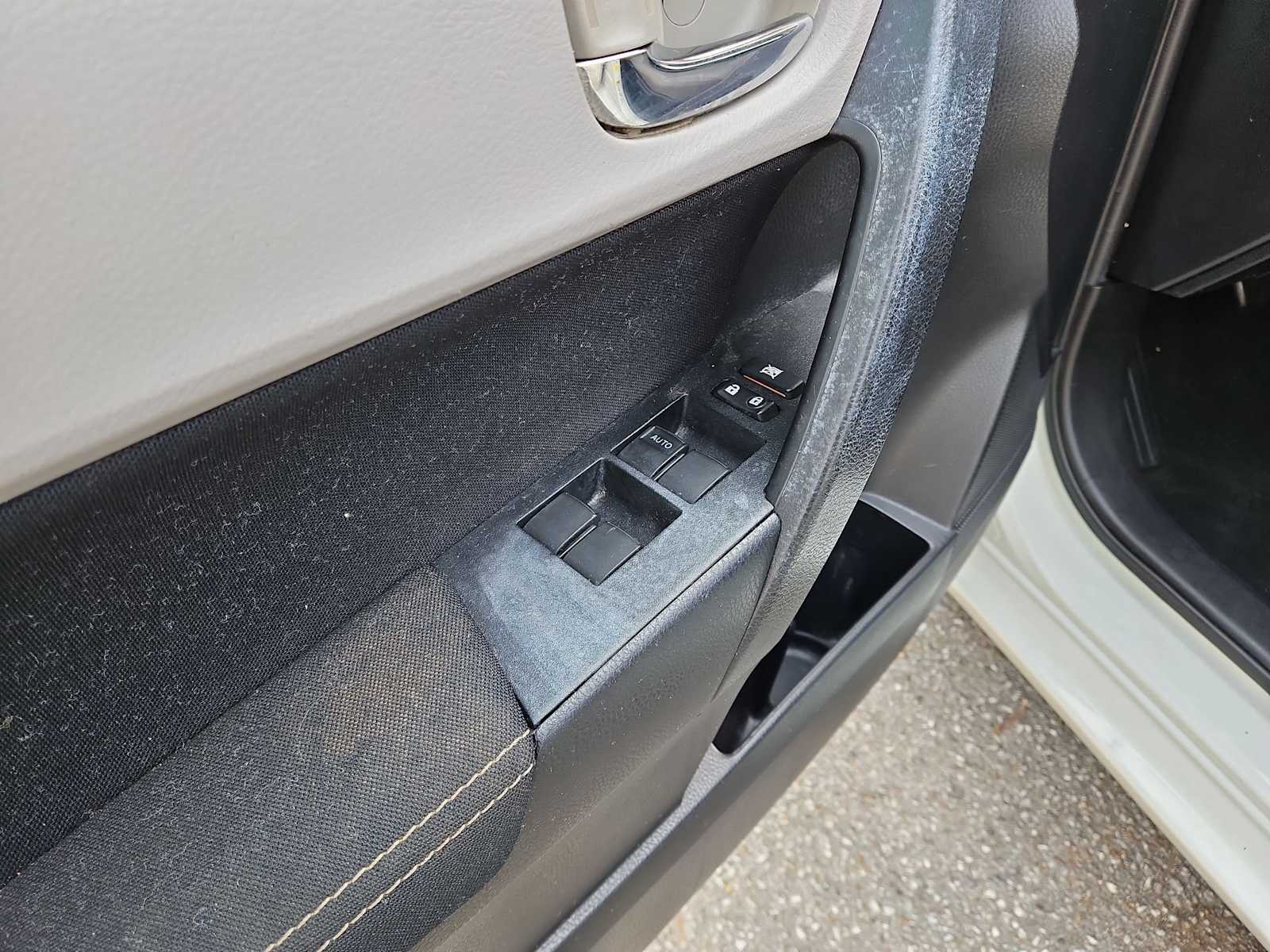 Thumbnail: 2014 Toyota Corolla - 16