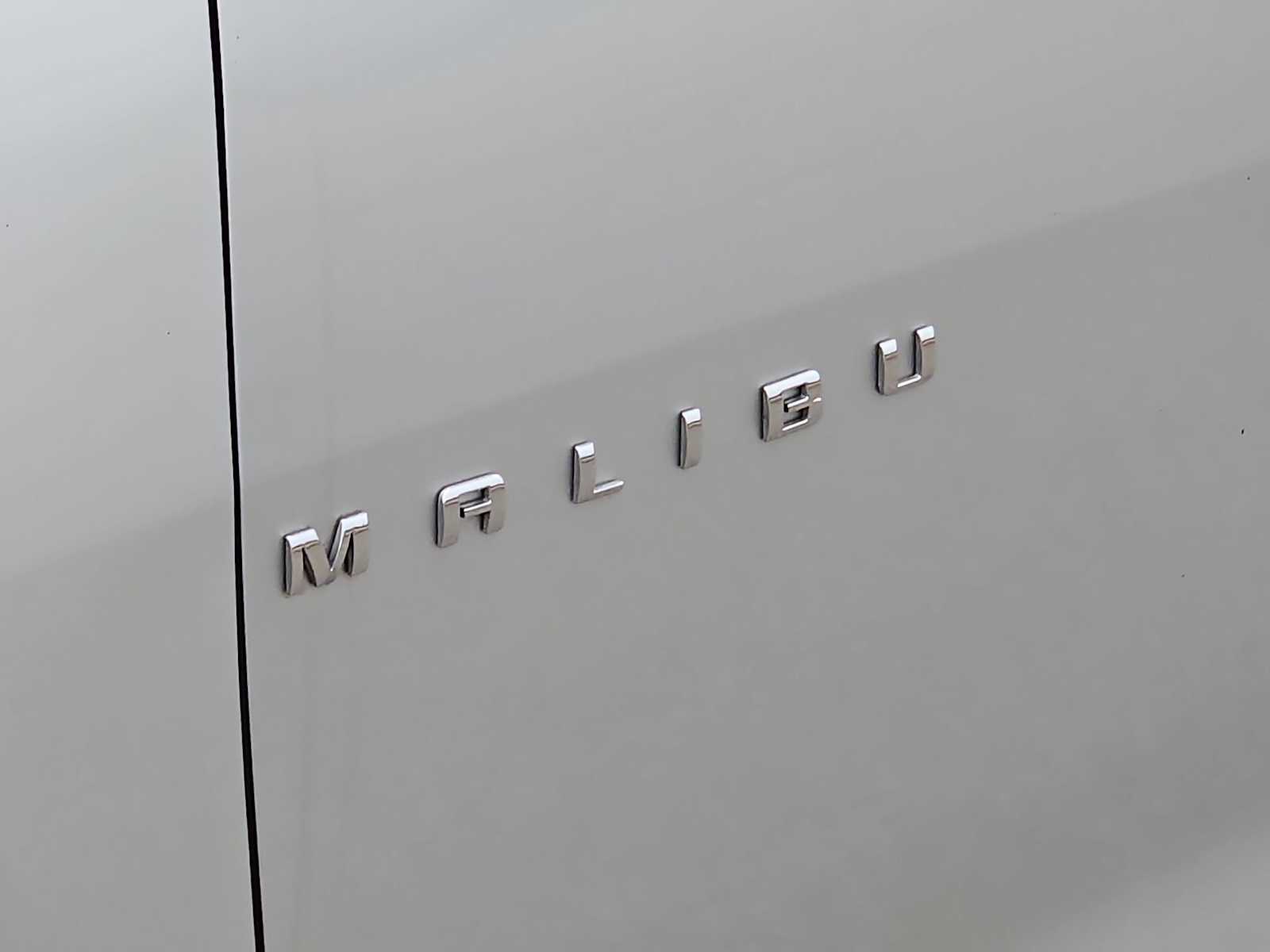 Thumbnail: 2017 Chevrolet Malibu - 12