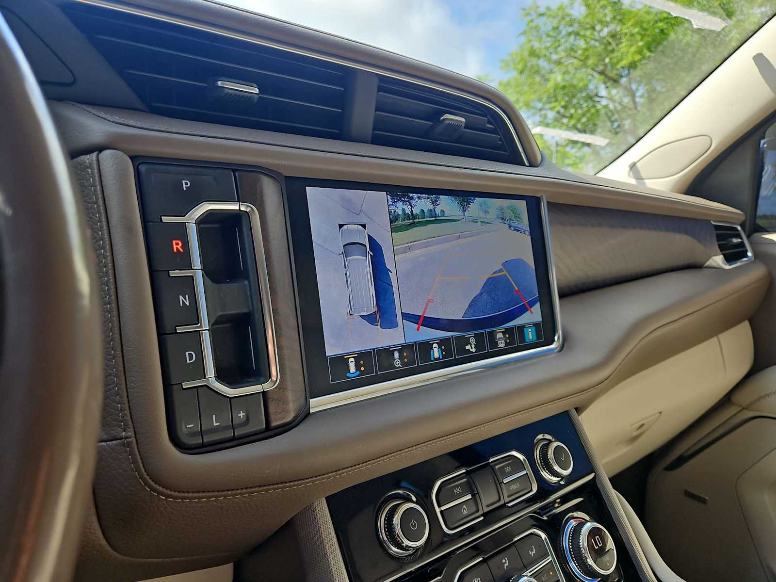 Thumbnail: 2021 GMC Yukon - 47