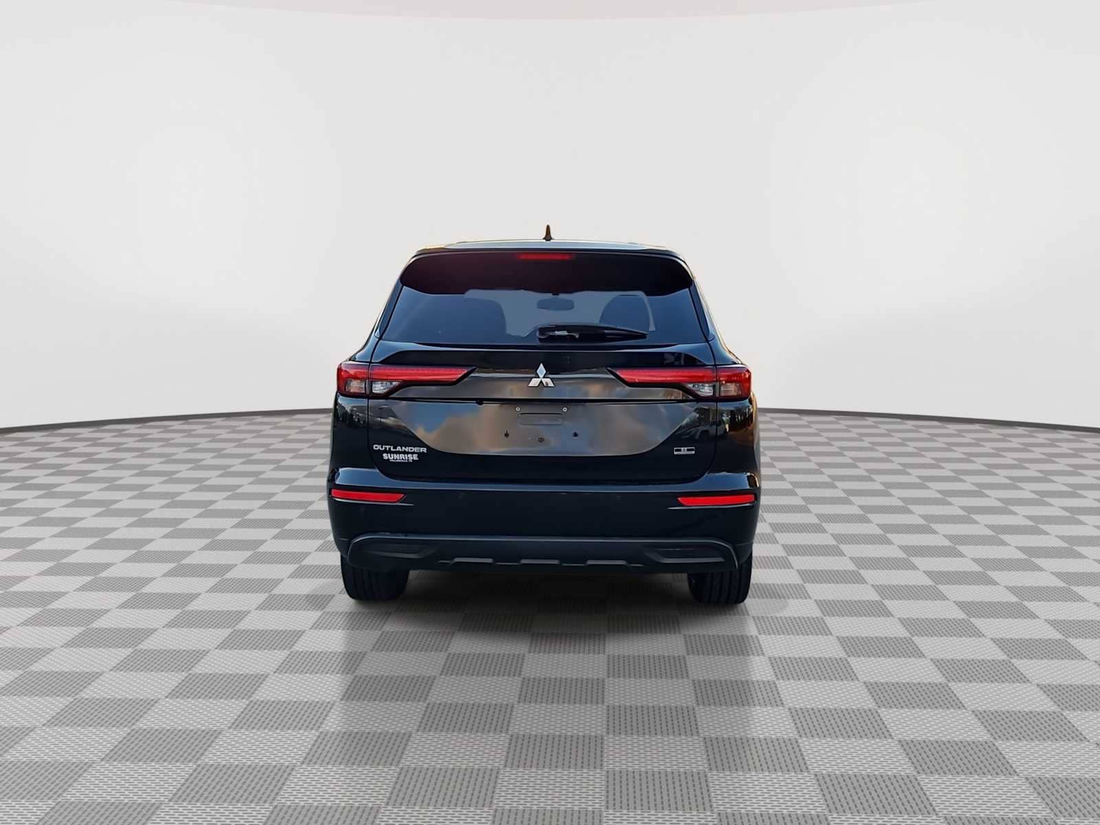 Thumbnail: 2023 Mitsubishi Outlander - 7