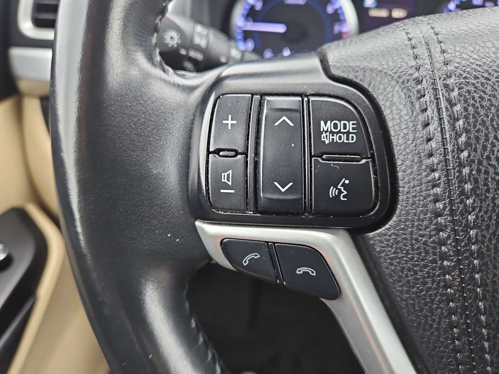 Thumbnail: 2019 Toyota Highlander - 24