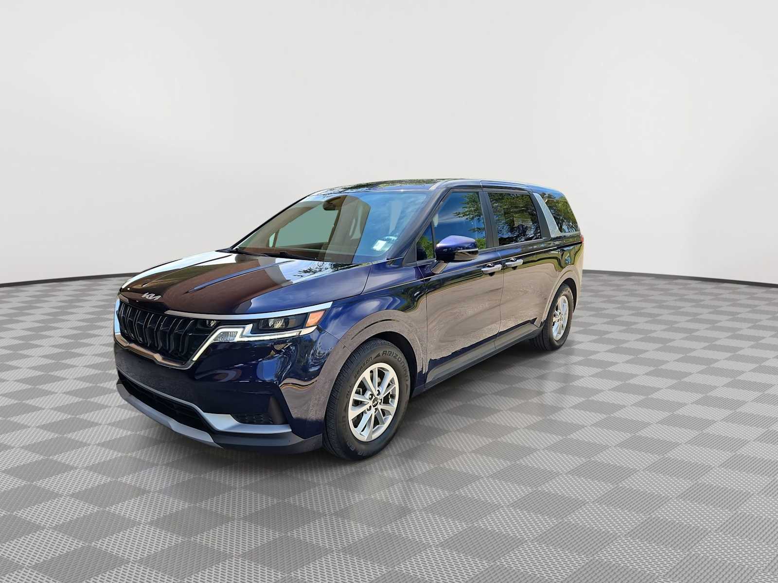 Thumbnail: 2022 Kia Carnival - 4