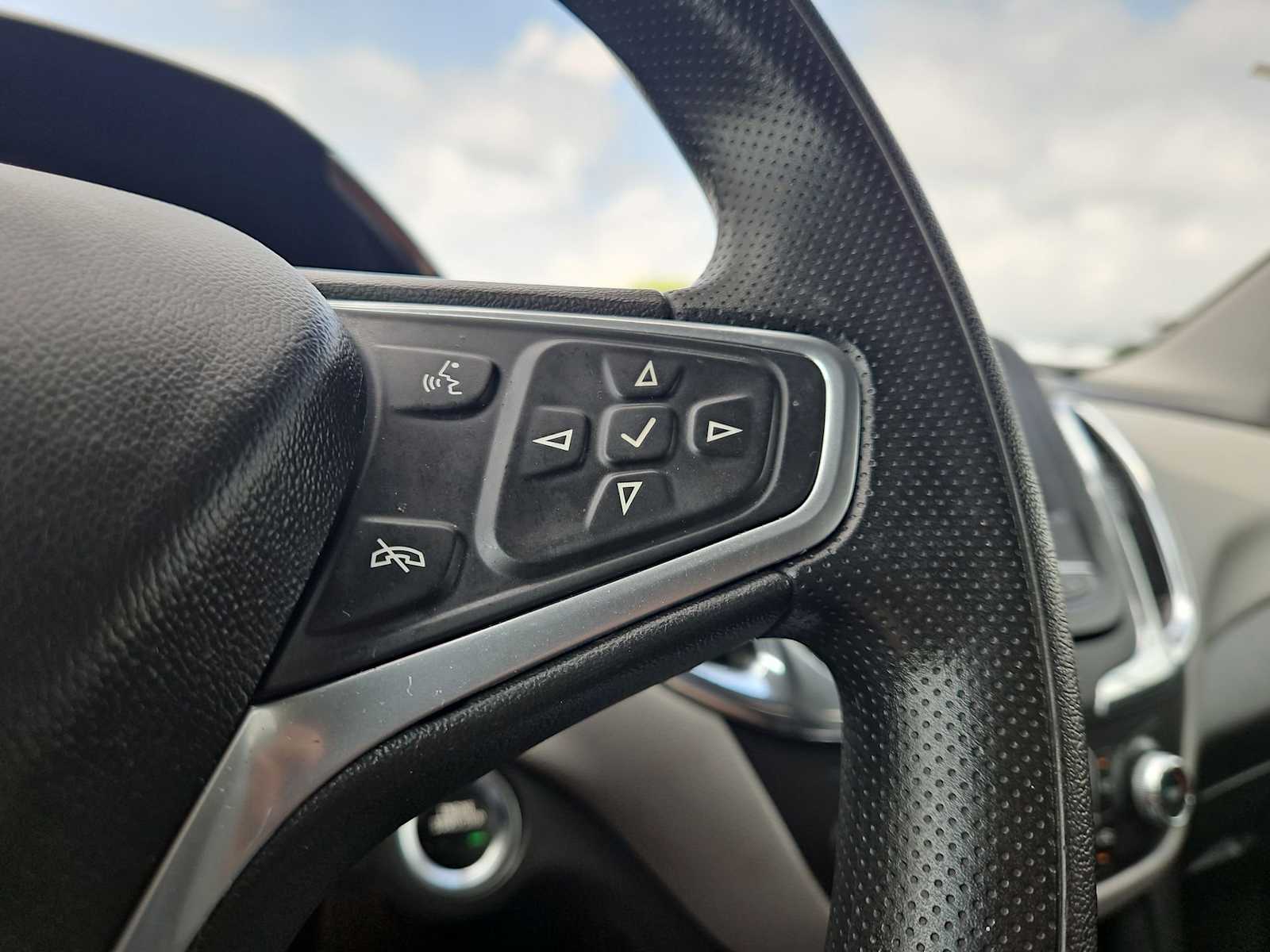 Thumbnail: 2023 Chevrolet Equinox - 25