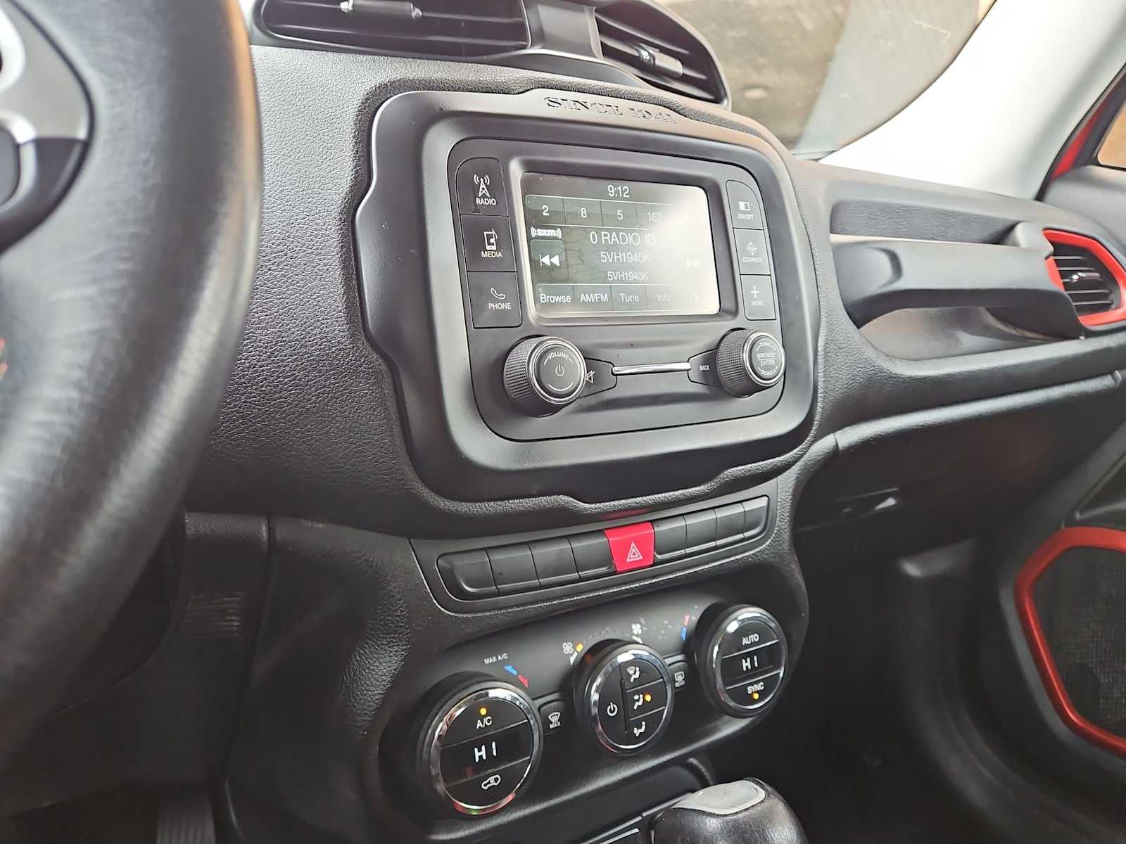 Thumbnail: 2015 Jeep Renegade - 27