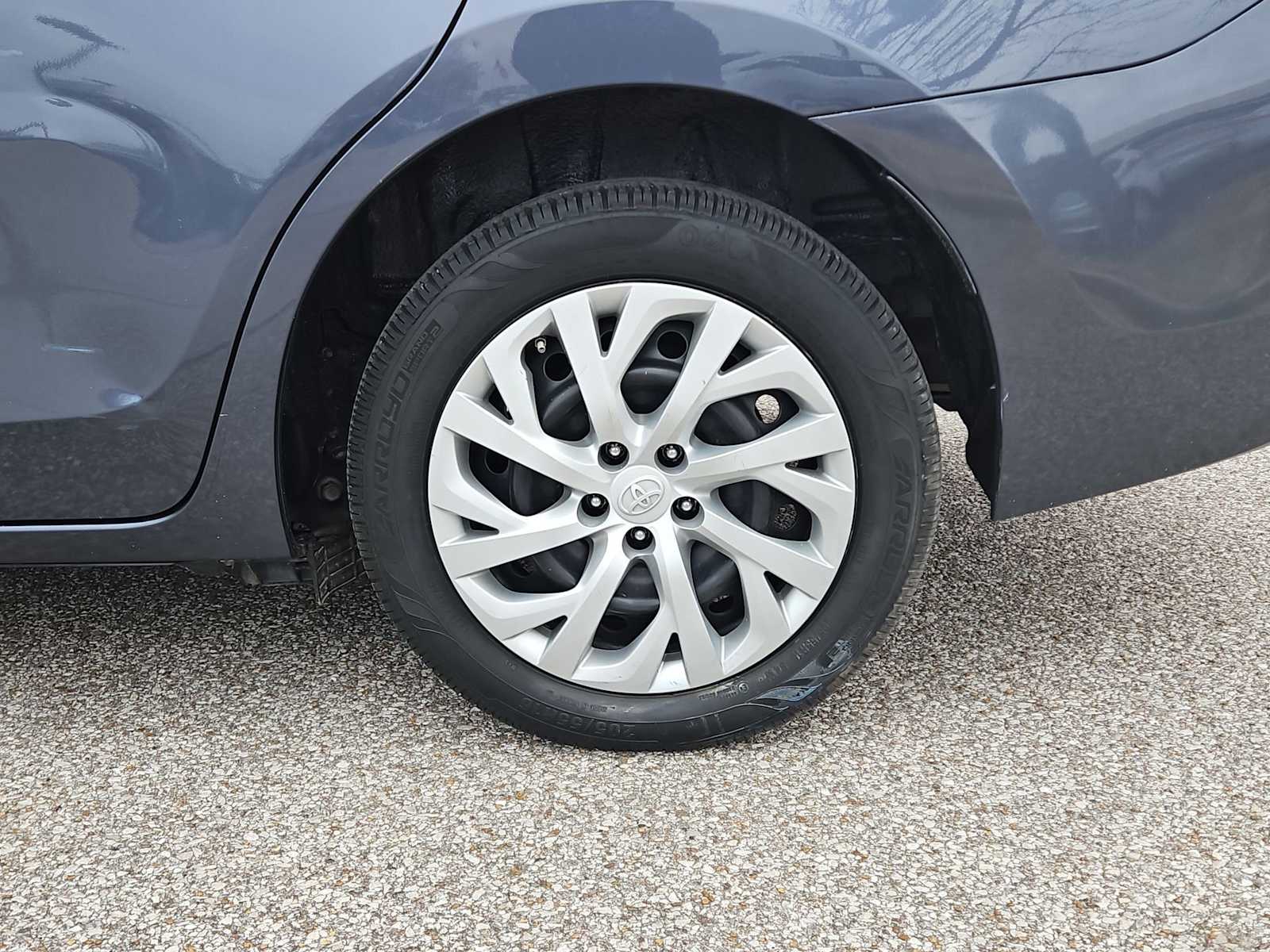 Thumbnail: 2017 Toyota Corolla - 13