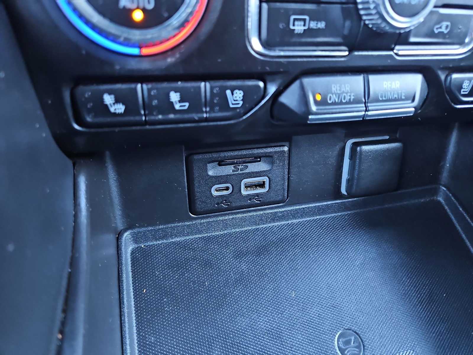 Thumbnail: 2021 GMC Yukon - 32