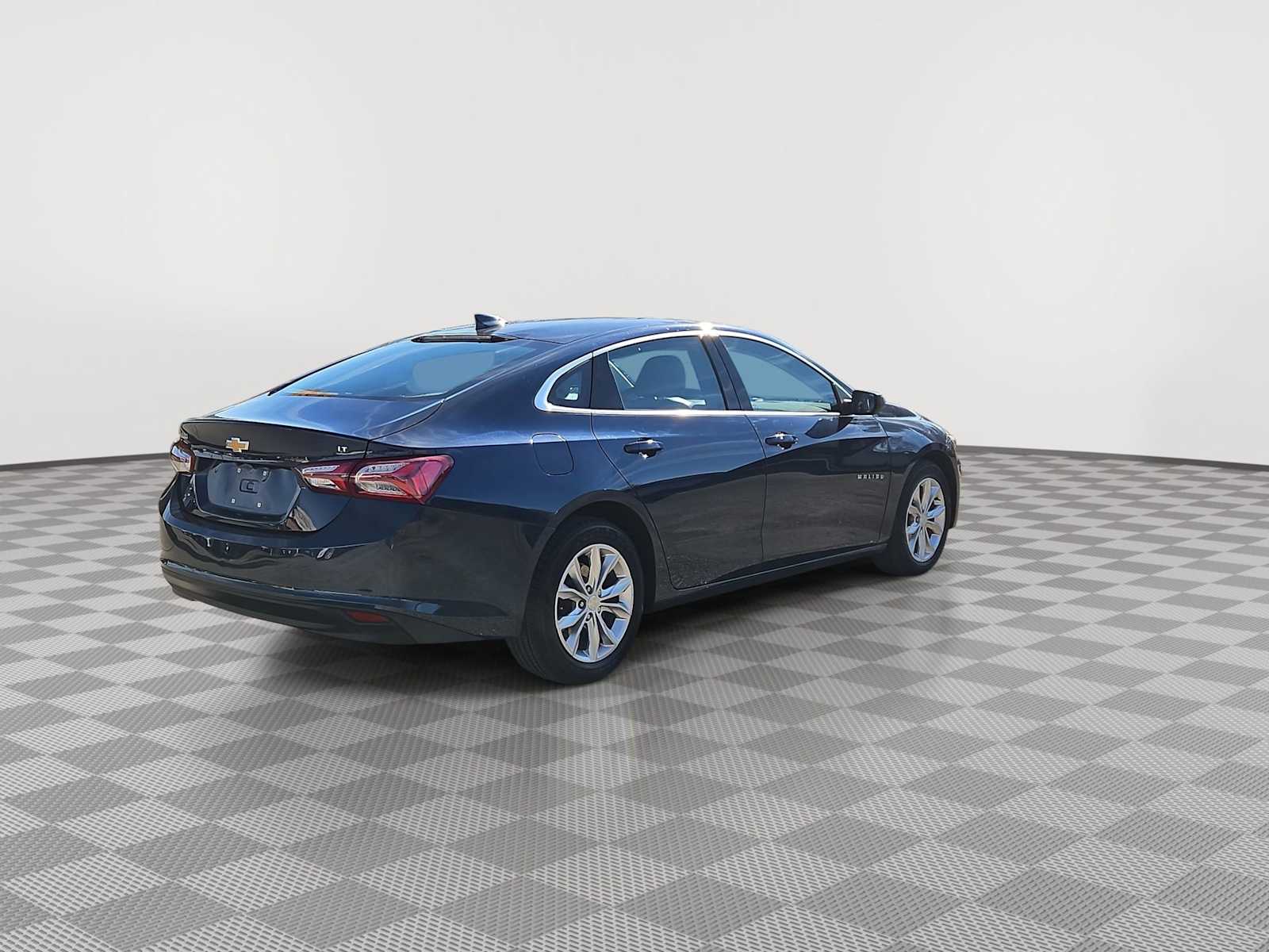 Thumbnail: 2022 Chevrolet Malibu - 8