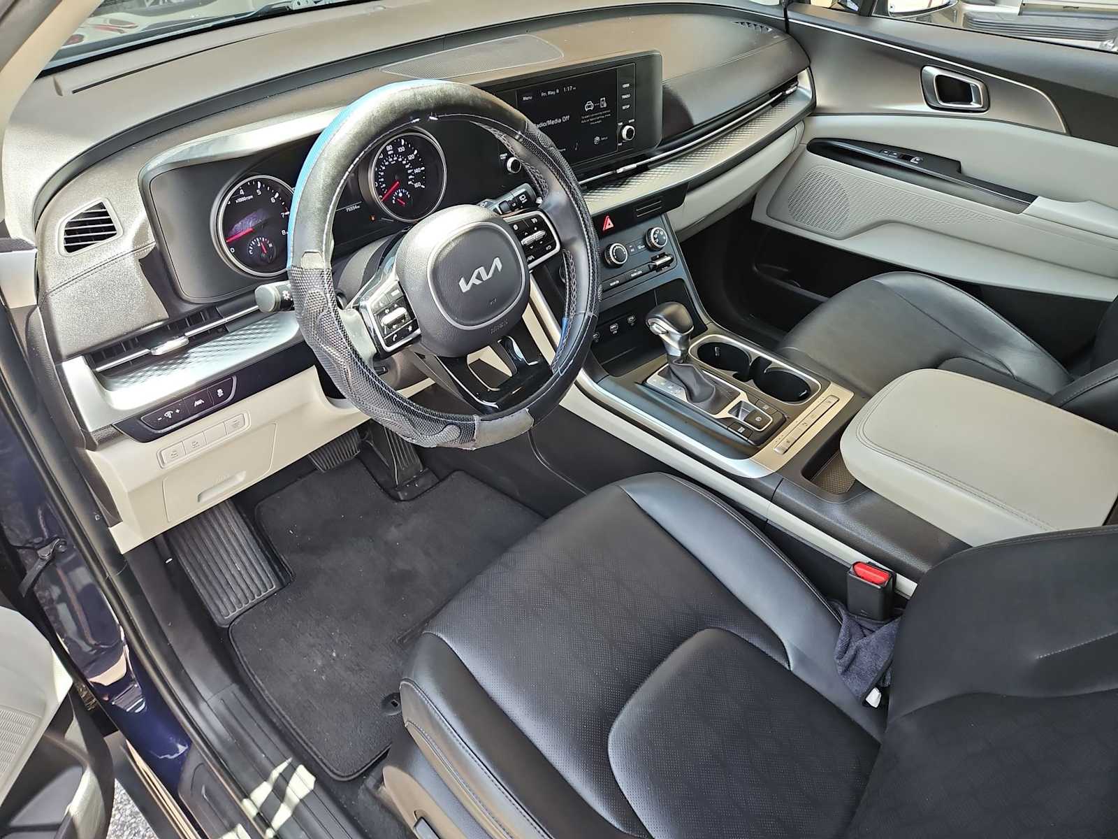Thumbnail: 2022 Kia Carnival - 10