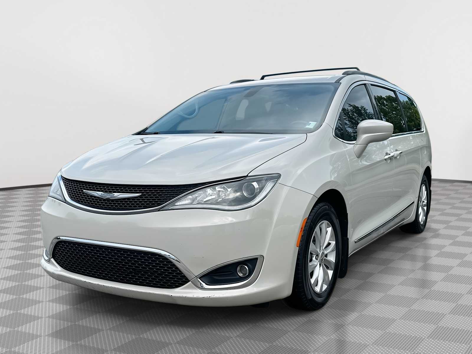 2017 Chrysler Pacifica Touring L -
                  Collierville, TN