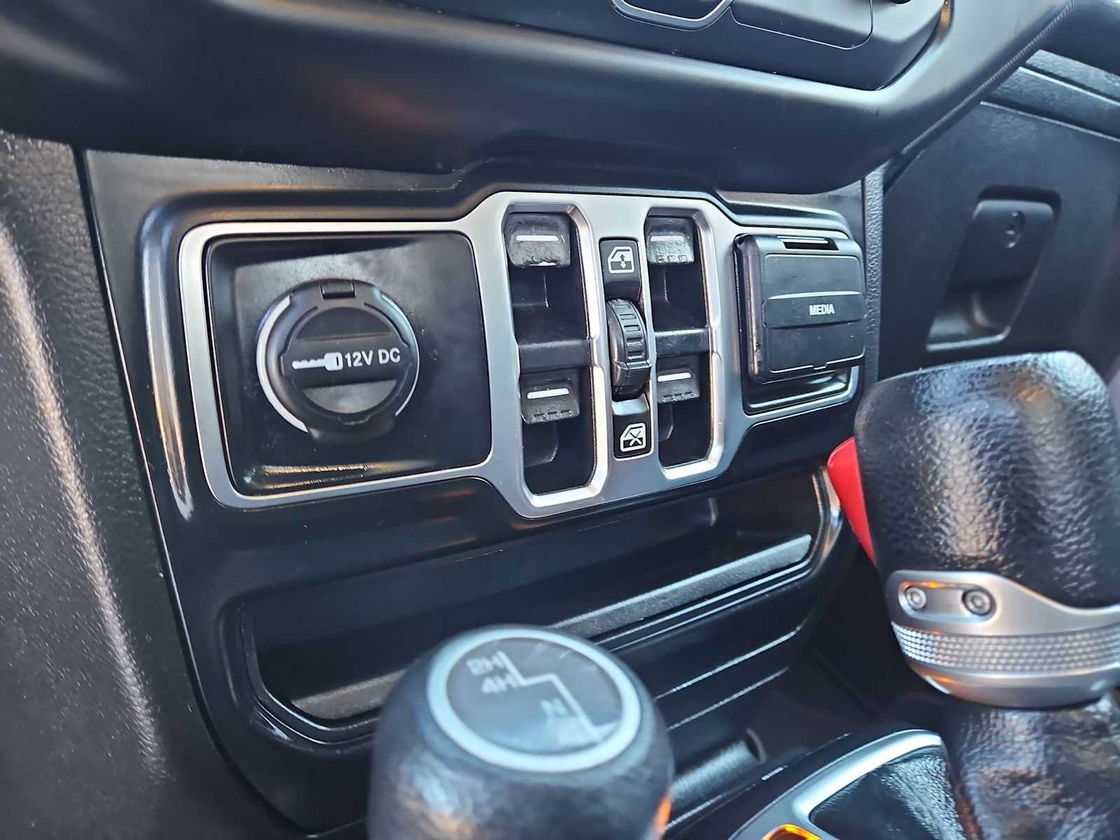 Thumbnail: 2020 Jeep Gladiator - 18