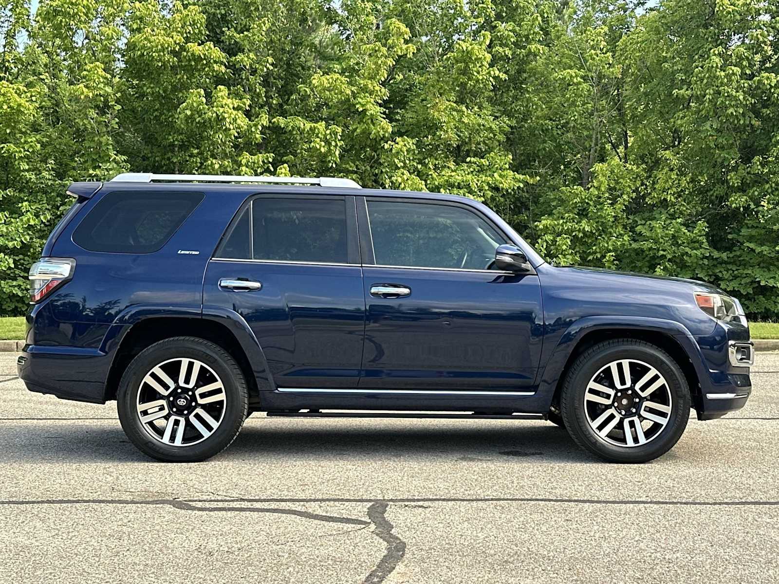 Thumbnail: 2015 Toyota 4Runner - 15