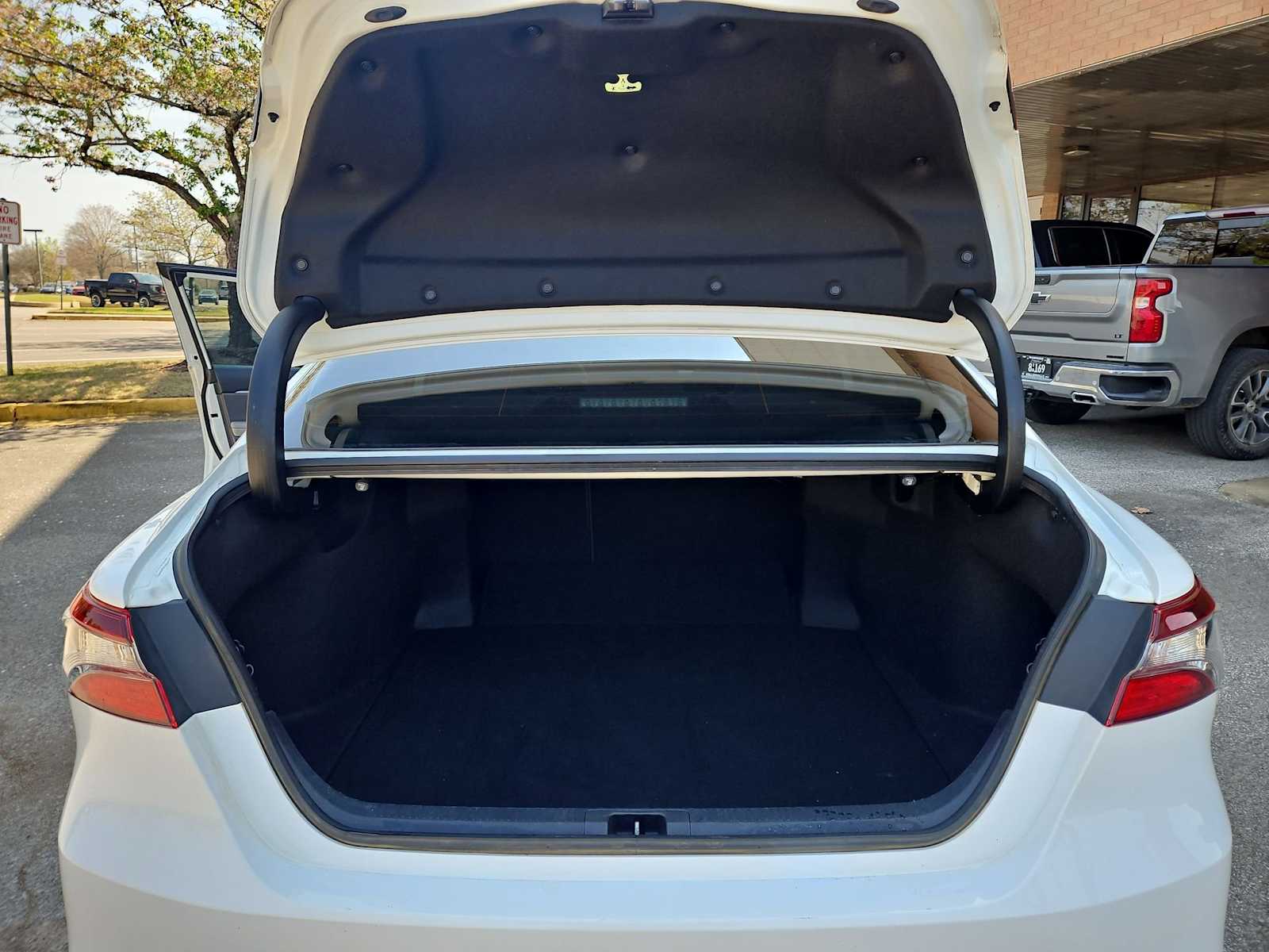 Thumbnail: 2022 Toyota Camry - 34