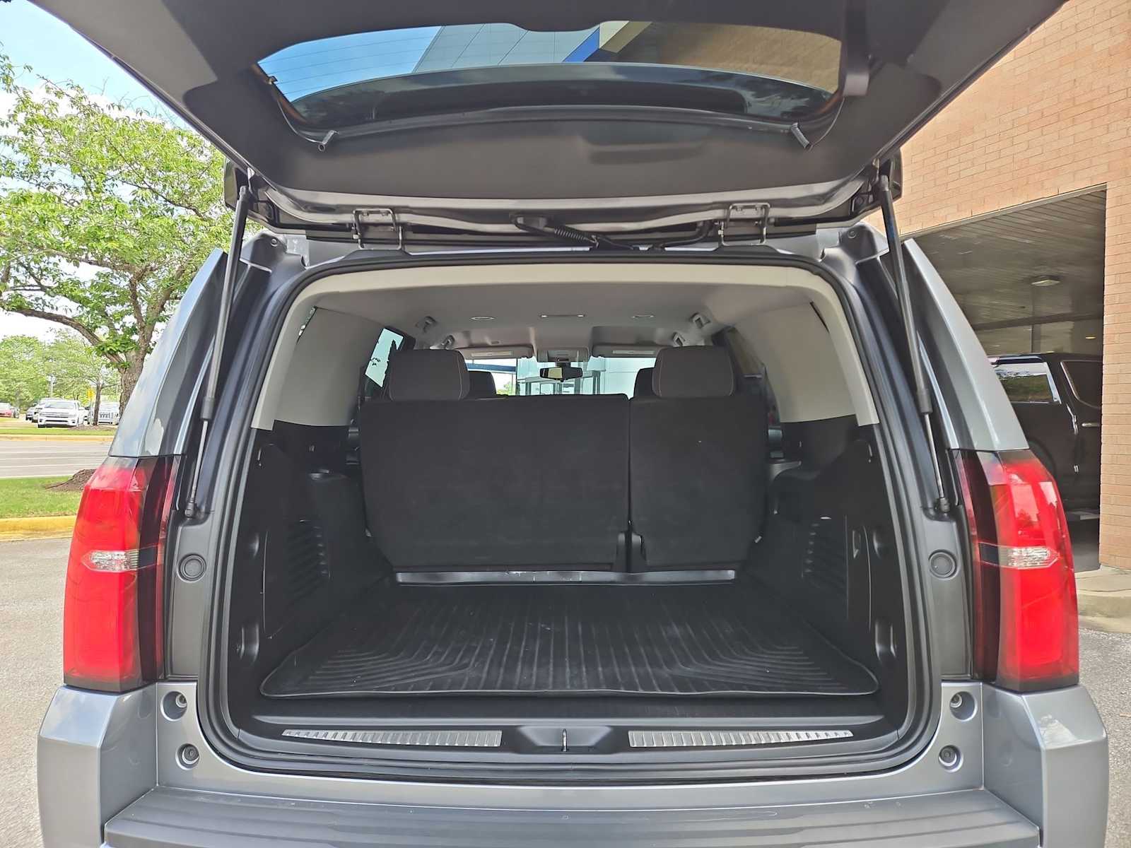 Thumbnail: 2020 Chevrolet Tahoe - 33