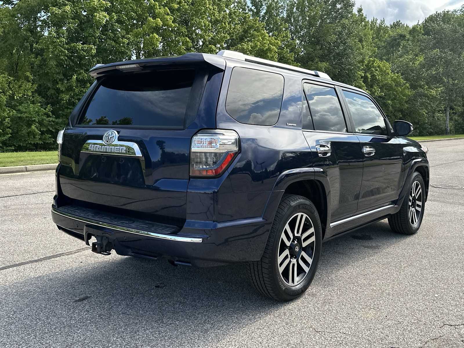 Thumbnail: 2015 Toyota 4Runner - 14