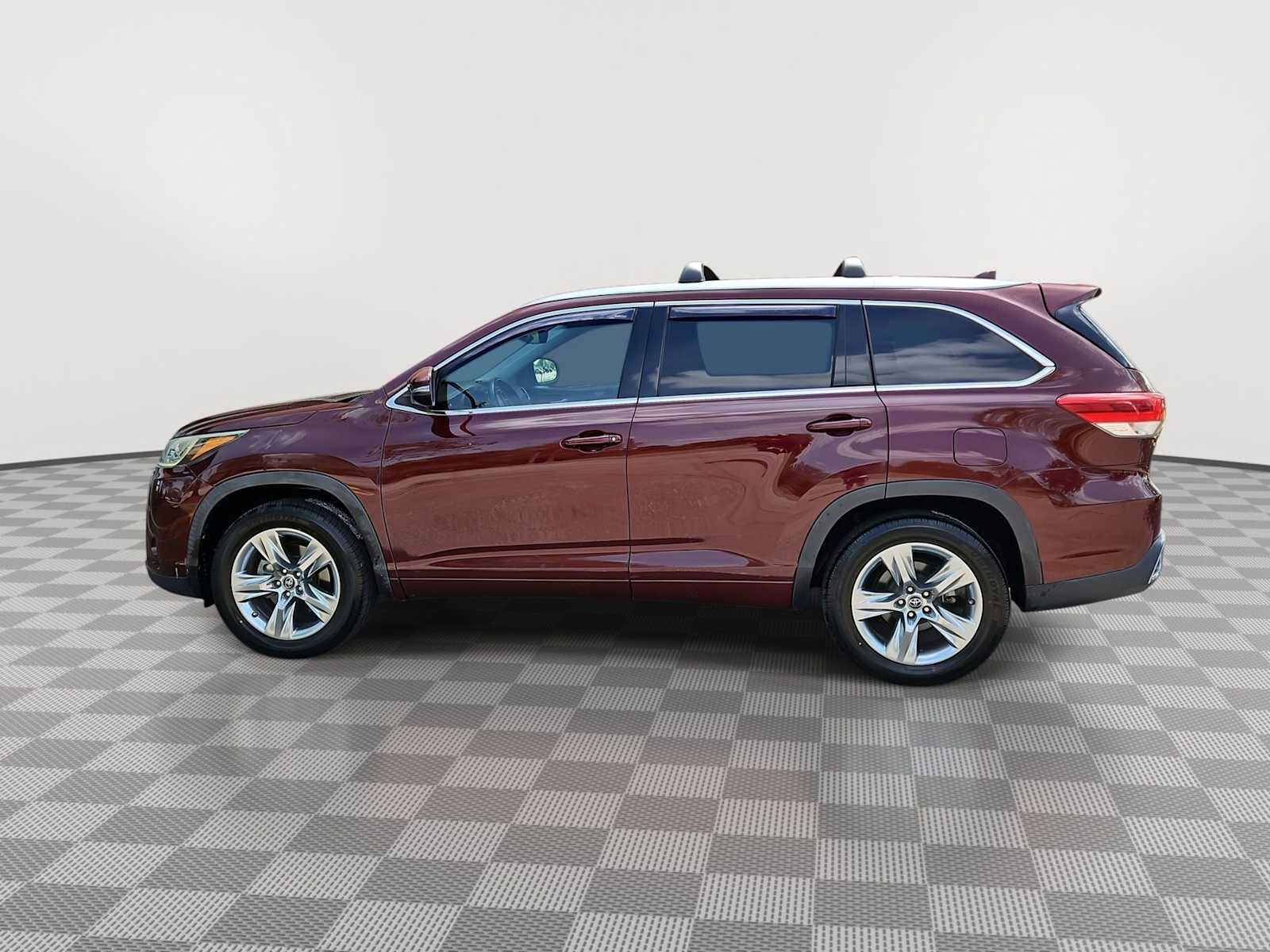 Thumbnail: 2018 Toyota Highlander - 5