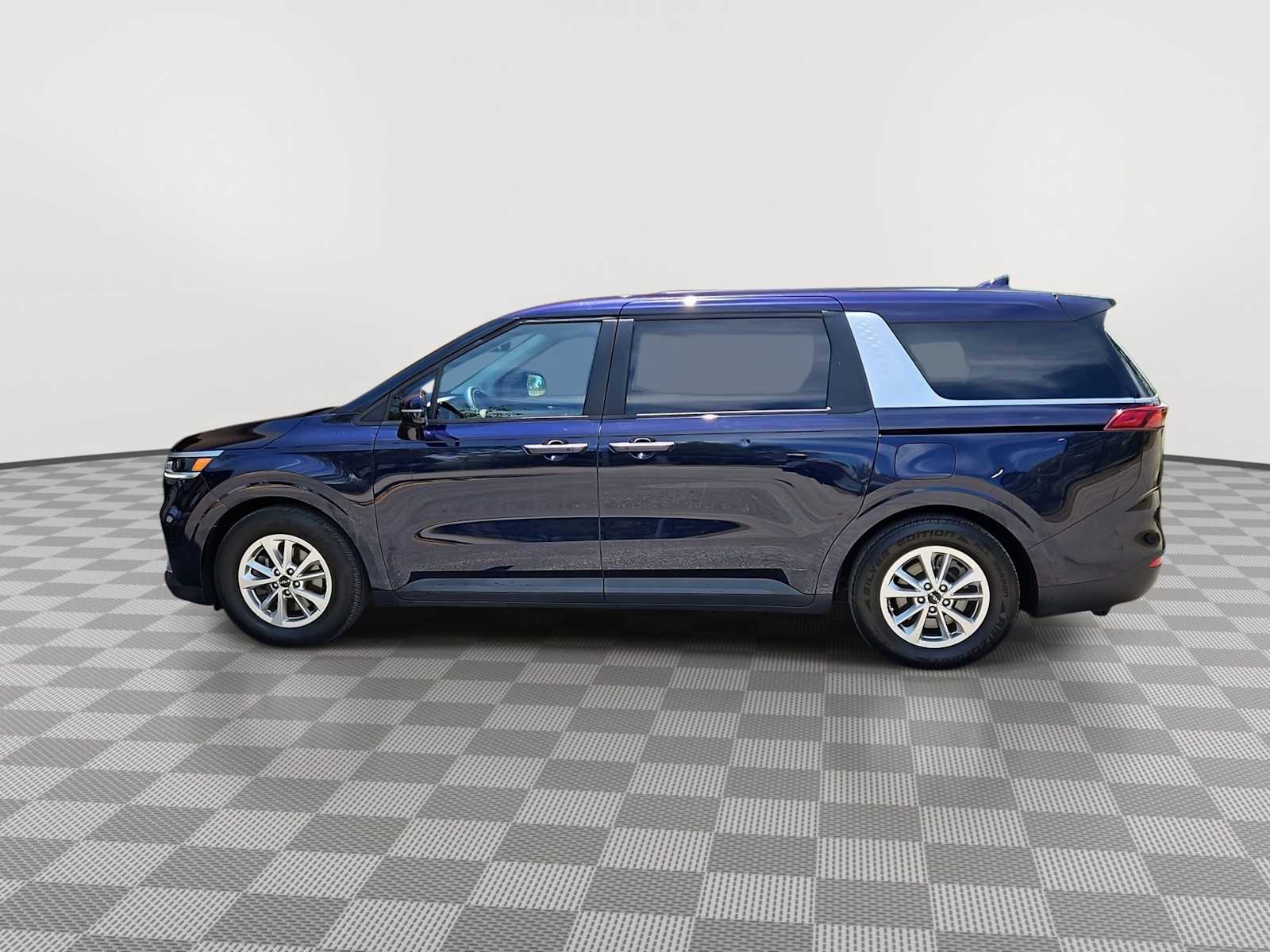 Thumbnail: 2022 Kia Carnival - 5