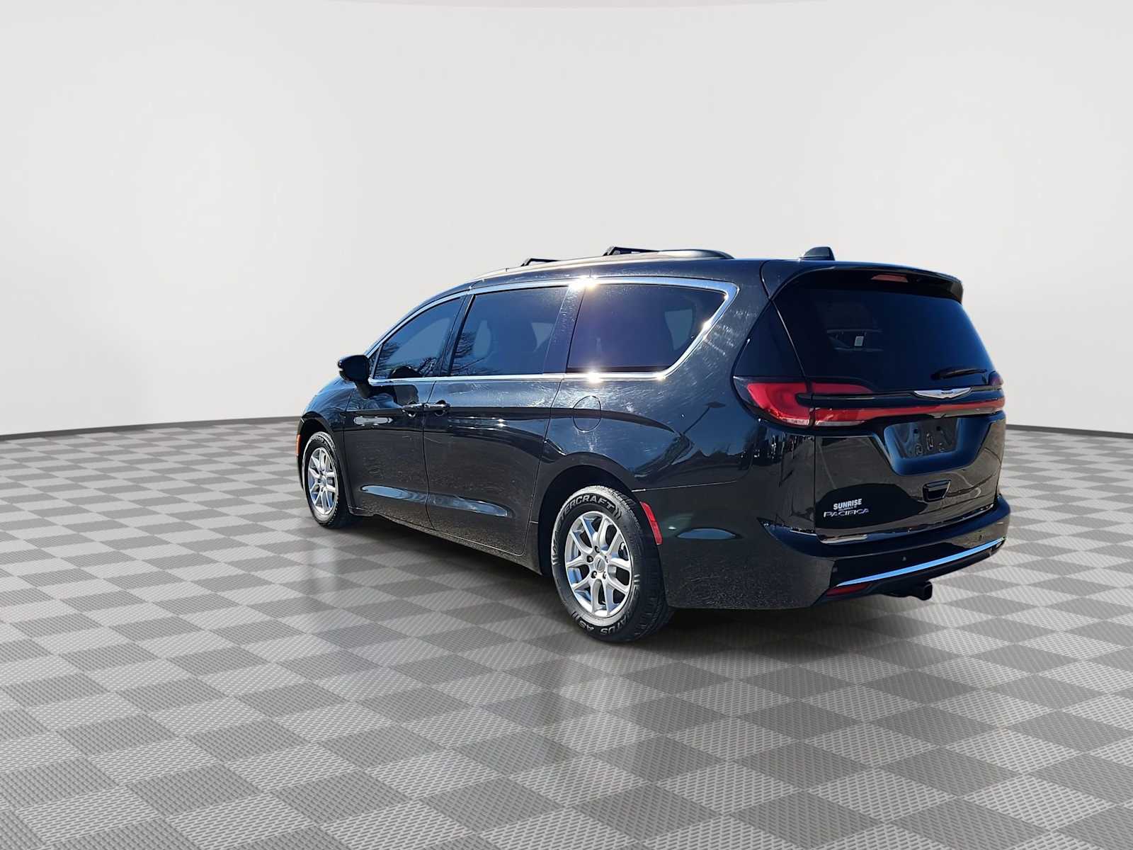 Thumbnail: 2022 Chrysler Pacifica - 6