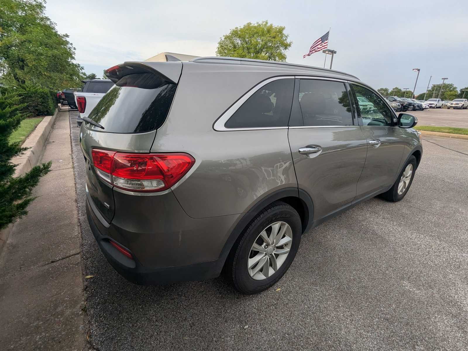 Thumbnail: 2016 Kia Sorento - 4