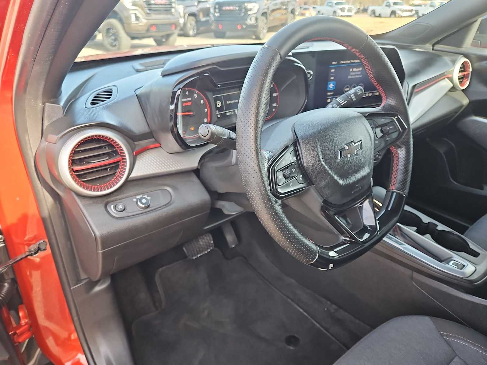 Thumbnail: 2024 Chevrolet Trax - 10