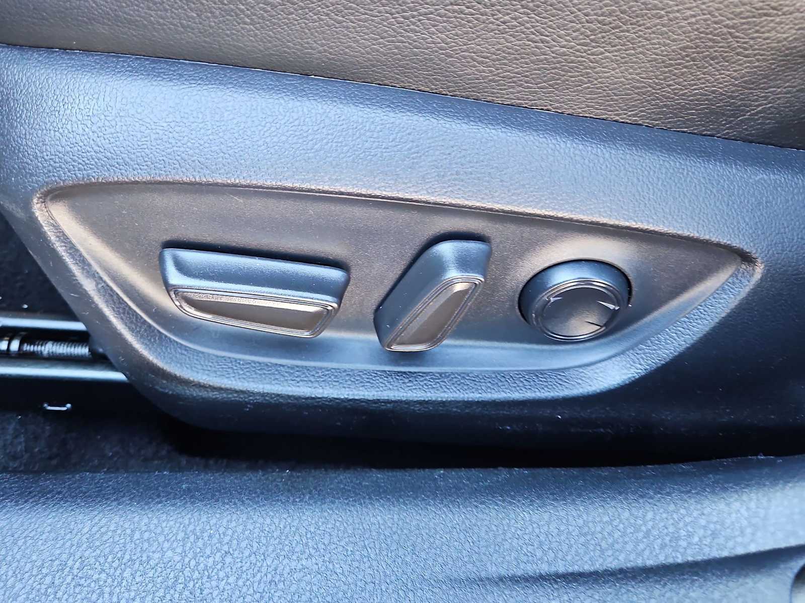 Thumbnail: 2022 Toyota Camry - 17