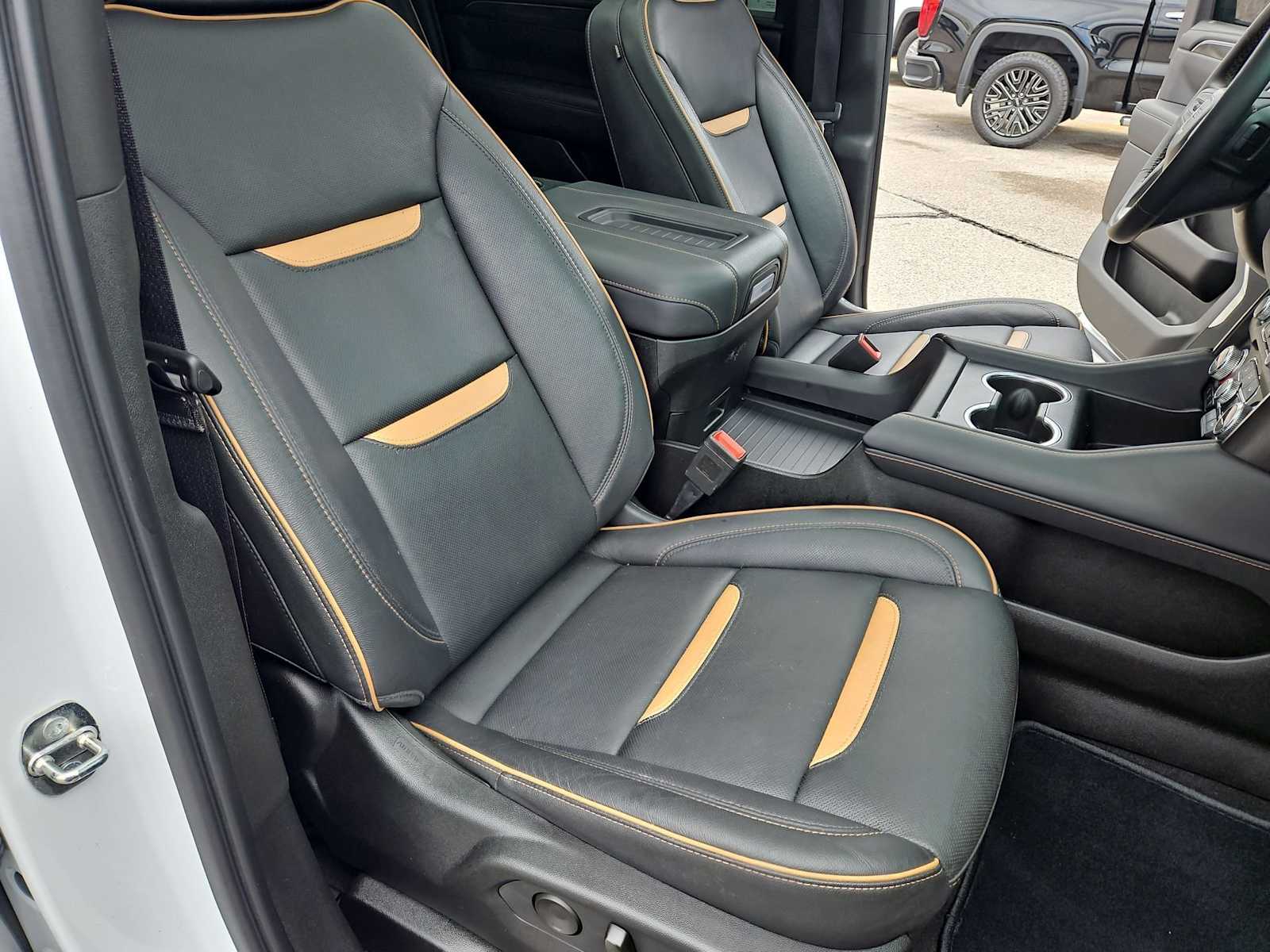 Thumbnail: 2023 GMC Yukon XL - 24