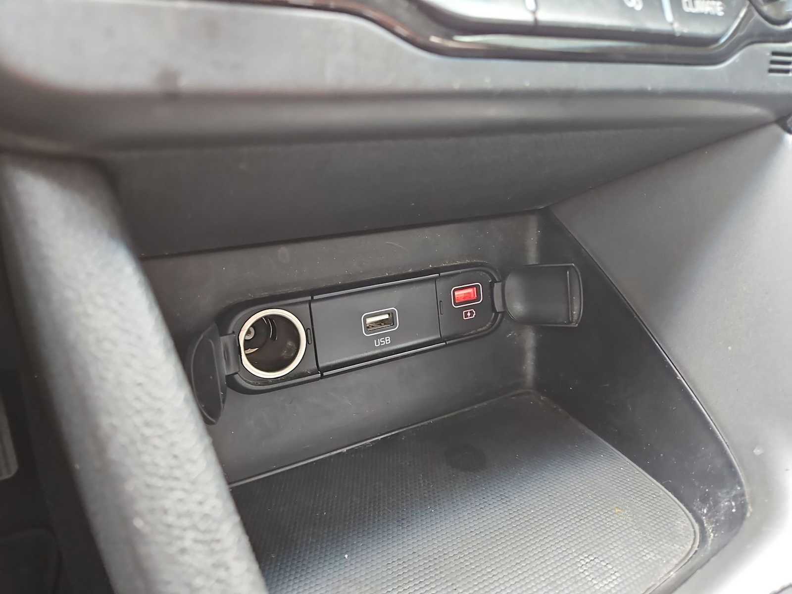 Thumbnail: 2022 Kia Niro - 30