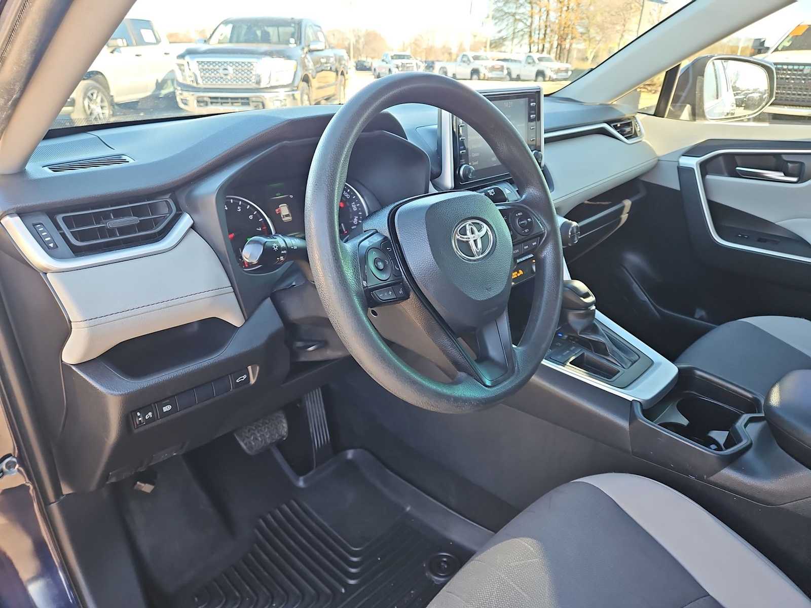 Thumbnail: 2019 Toyota RAV4 - 10