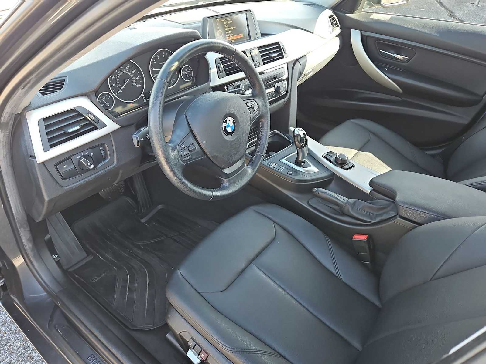Thumbnail: 2016 BMW 3 Series - 16