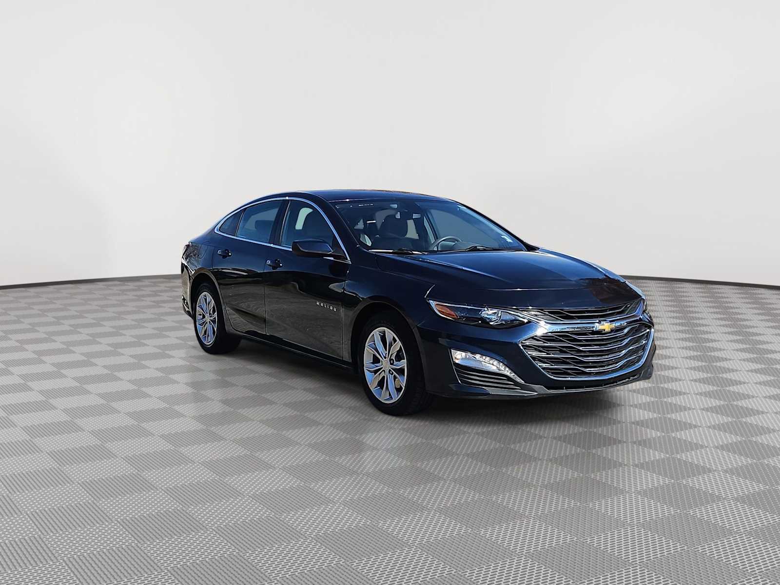 Thumbnail: 2022 Chevrolet Malibu - 2