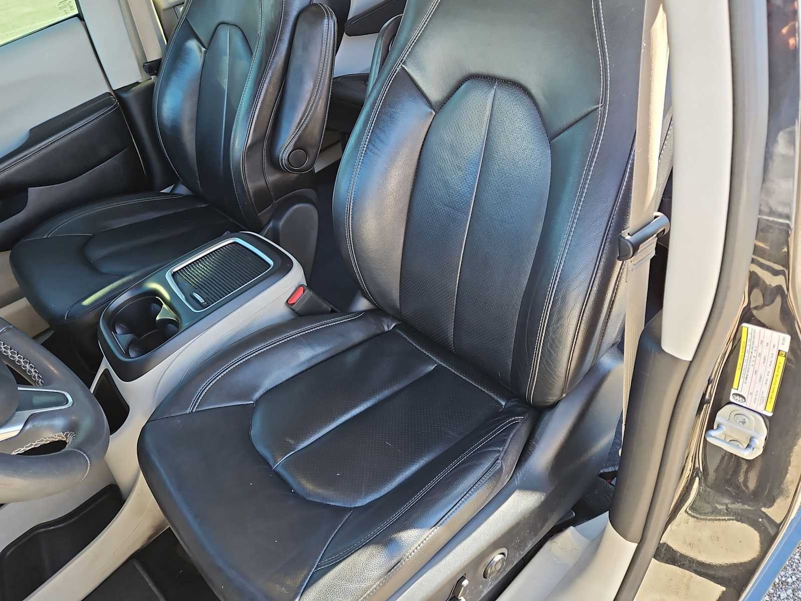 Thumbnail: 2022 Chrysler Pacifica - 16