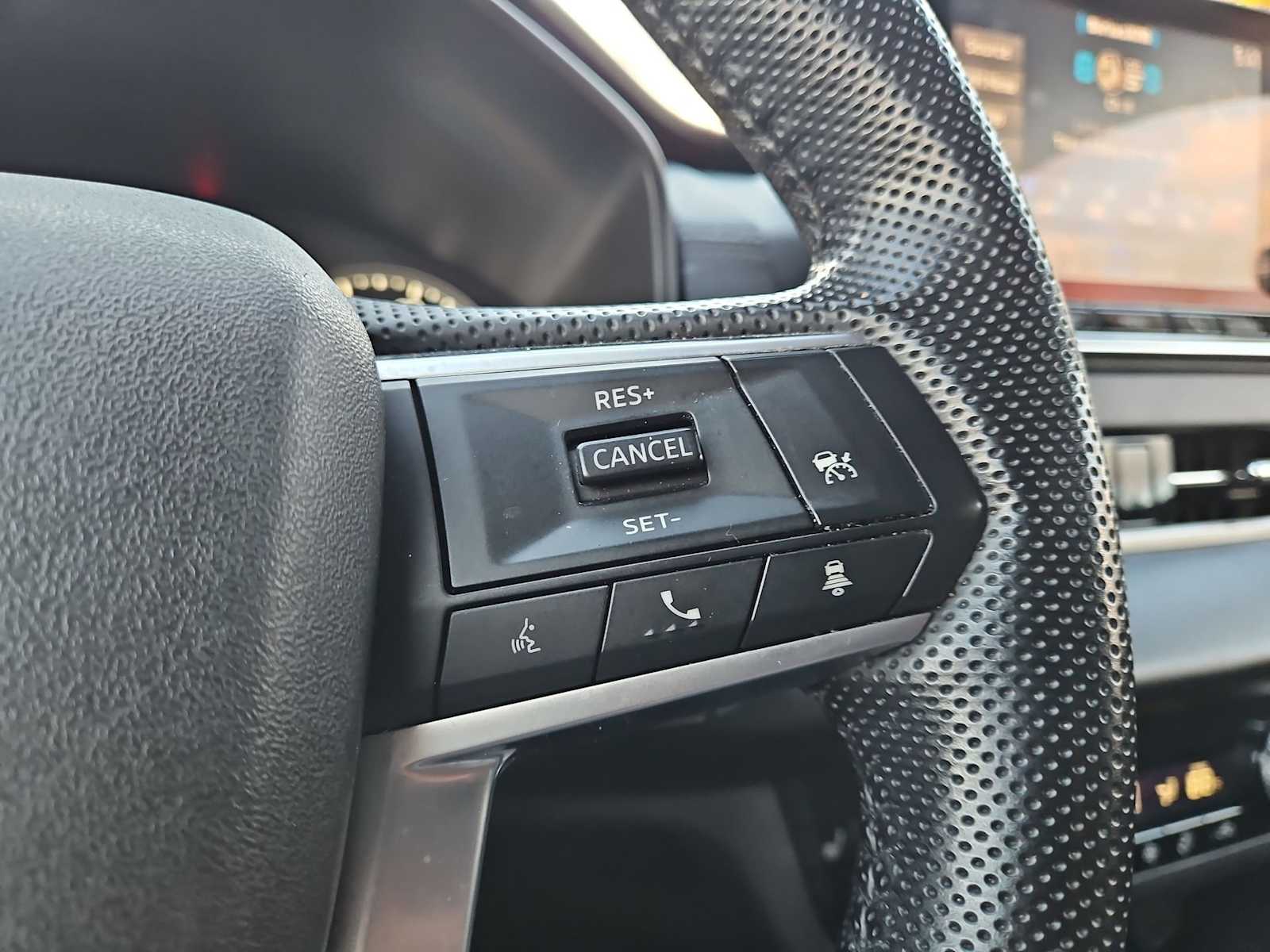 Thumbnail: 2023 Mitsubishi Outlander - 25