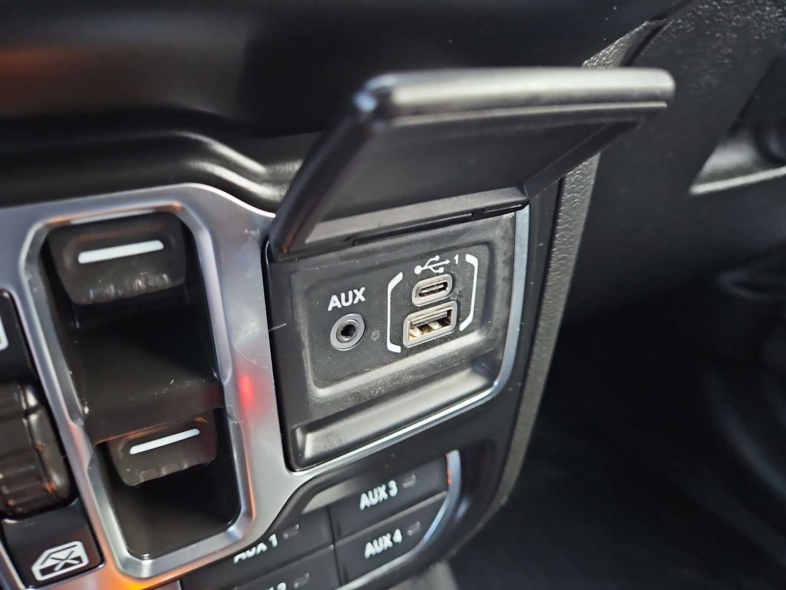 Thumbnail: 2021 Jeep Wrangler - 31