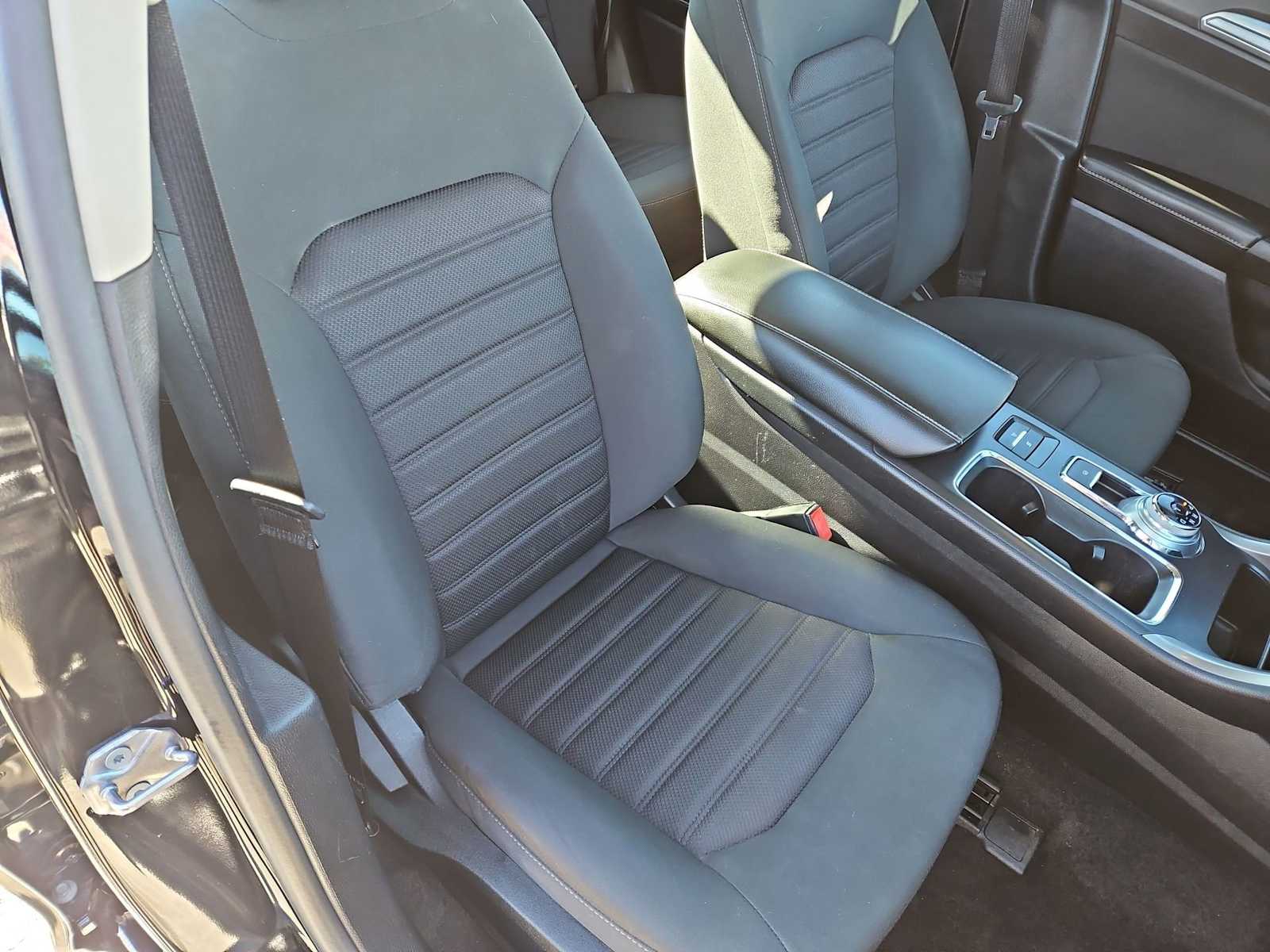 Thumbnail: 2020 Ford Fusion - 21