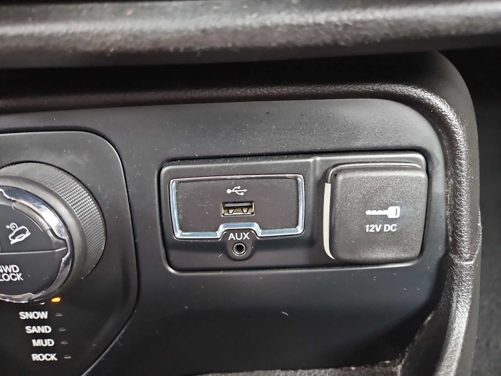 Thumbnail: 2015 Jeep Renegade - 30