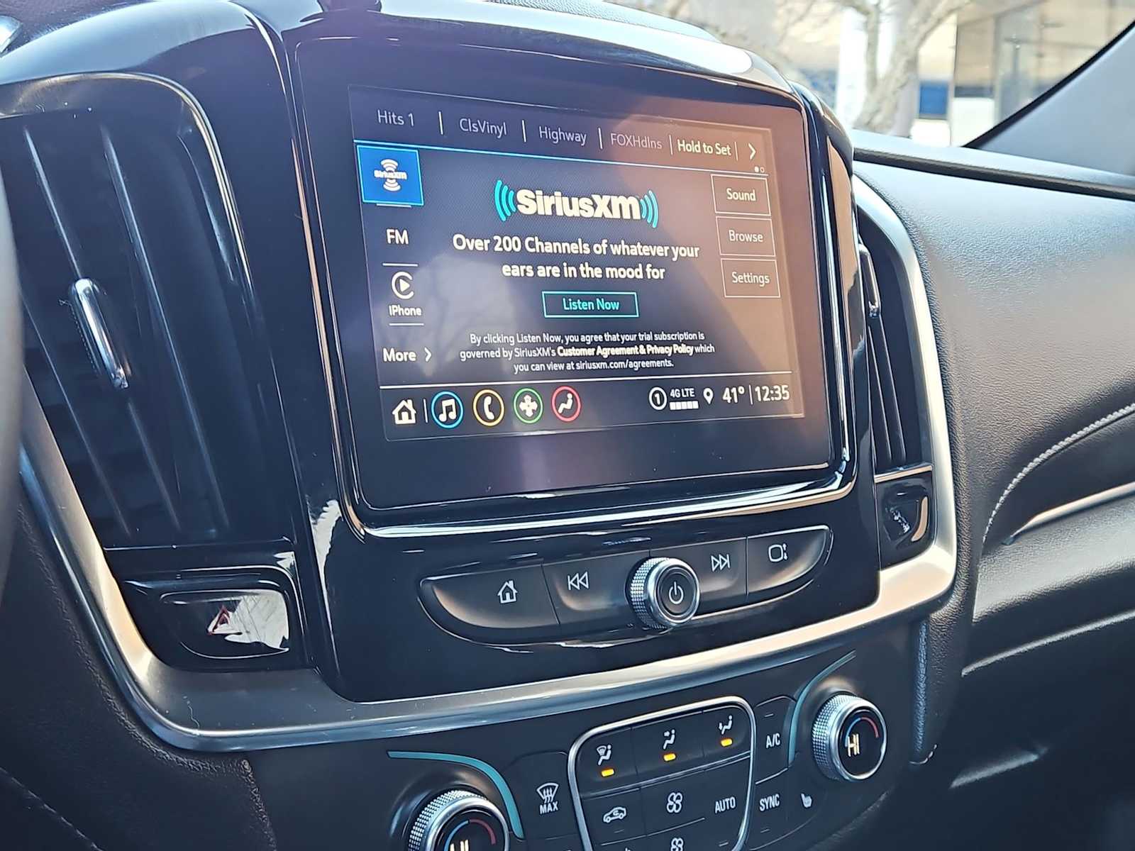 Thumbnail: 2023 Chevrolet Traverse - 28