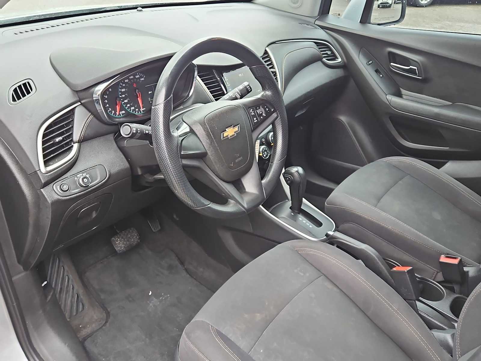 Thumbnail: 2018 Chevrolet Trax - 10