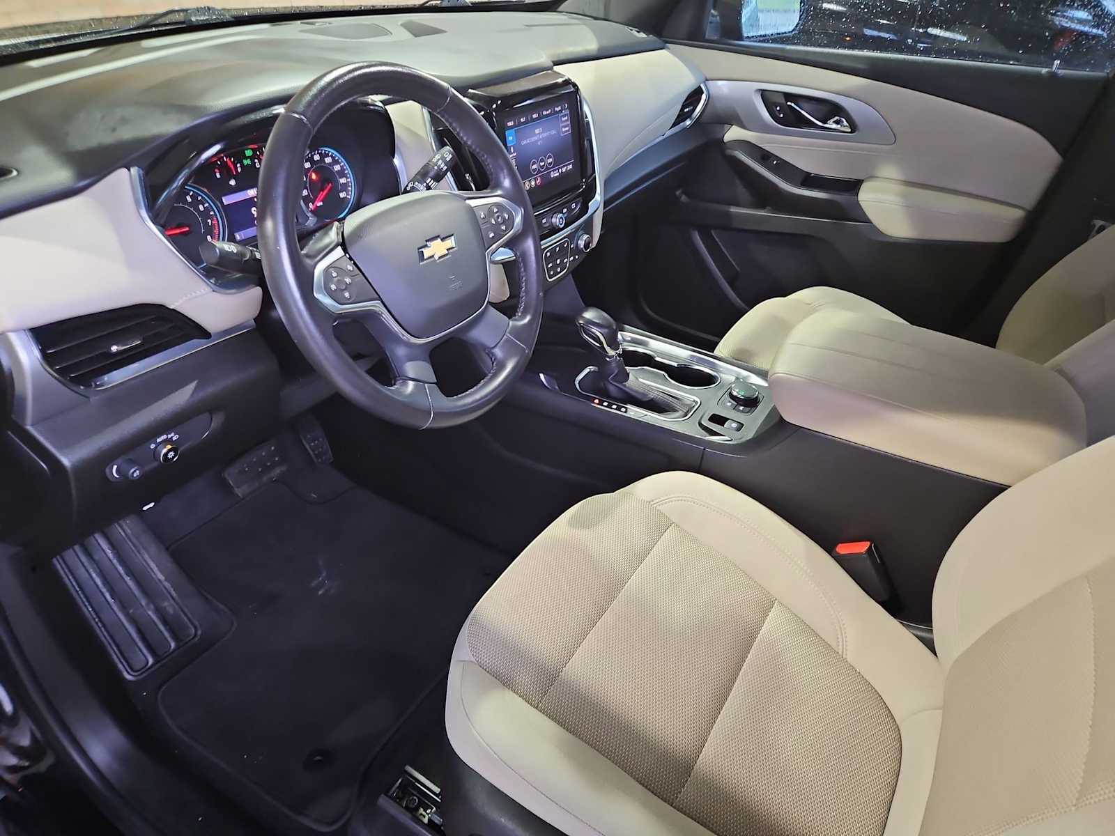 Thumbnail: 2022 Chevrolet Traverse - 10