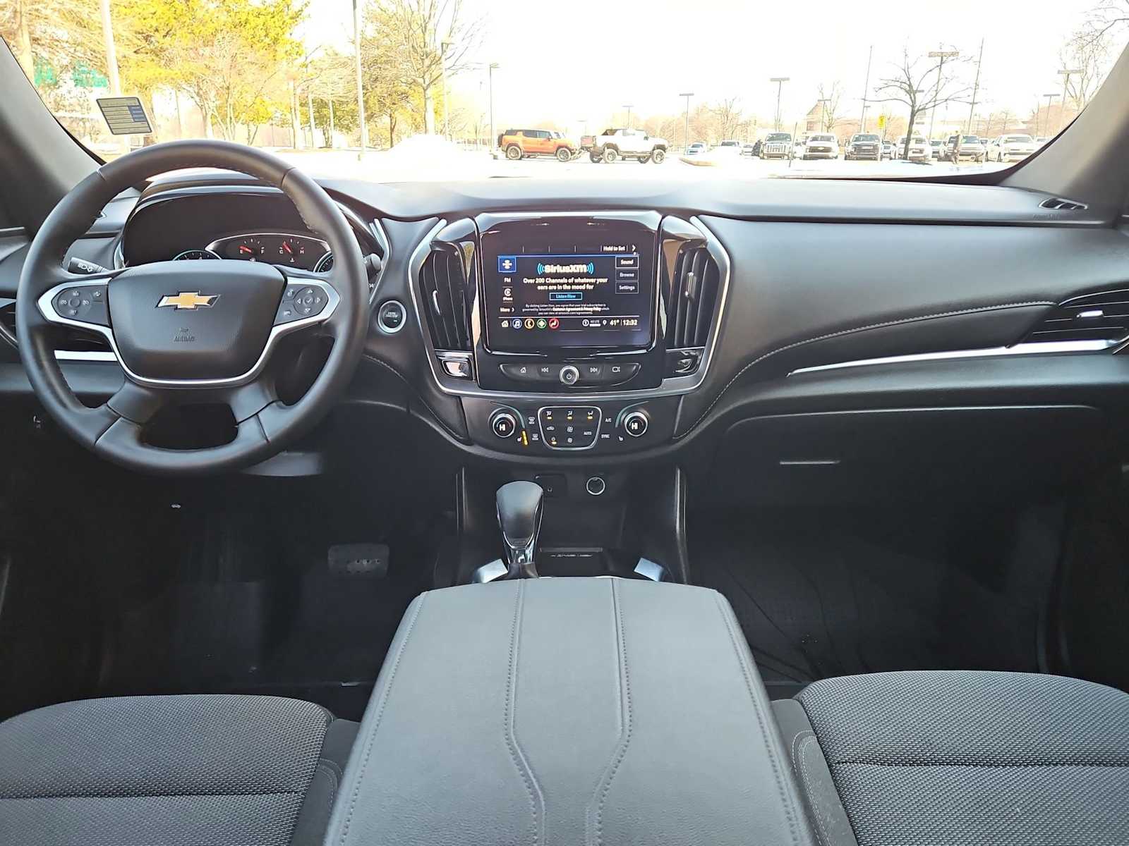 Thumbnail: 2023 Chevrolet Traverse - 16