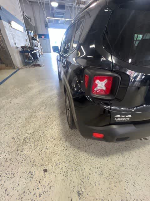 Thumbnail: 2017 Jeep Renegade - 8