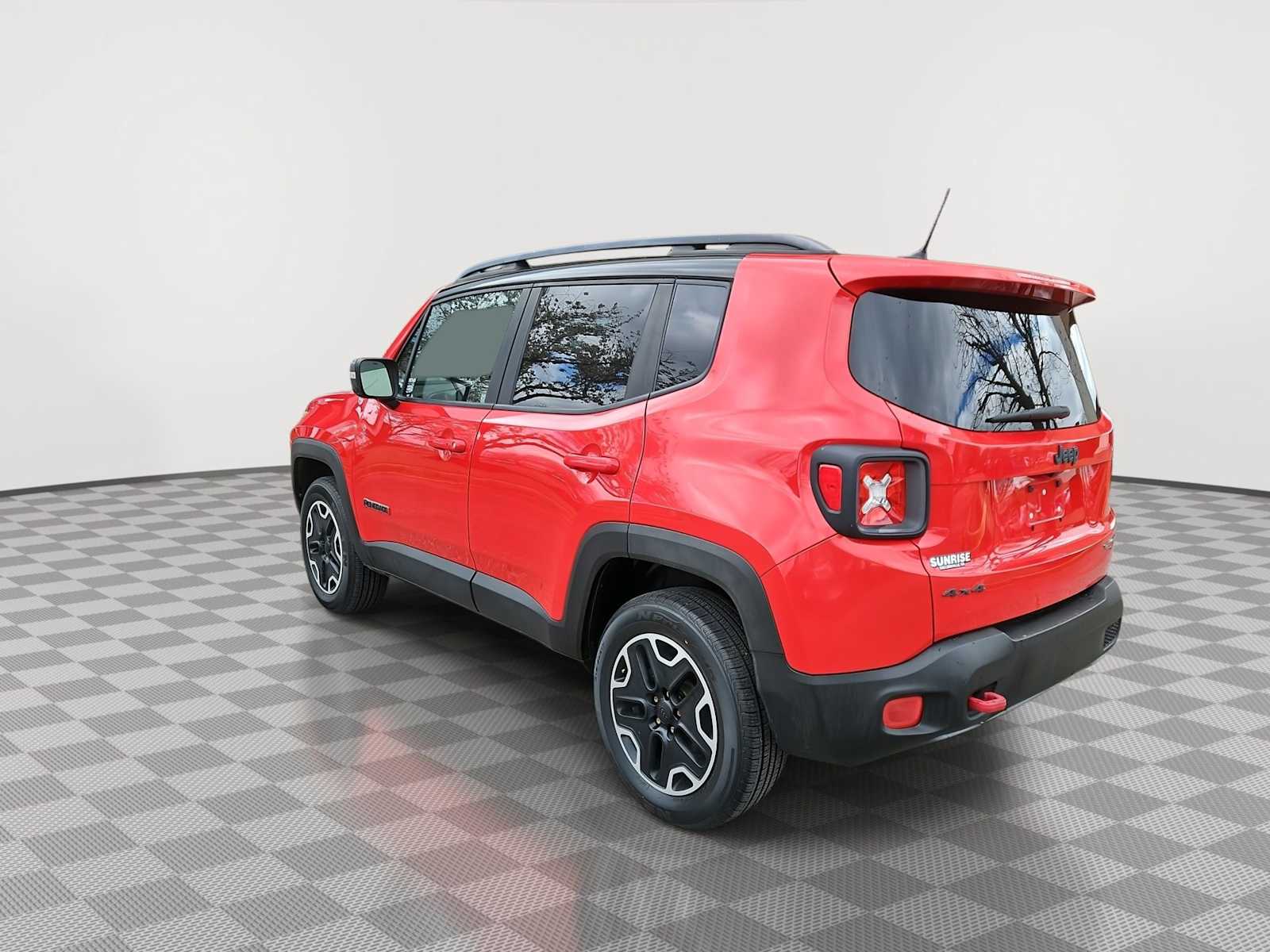 Thumbnail: 2015 Jeep Renegade - 6