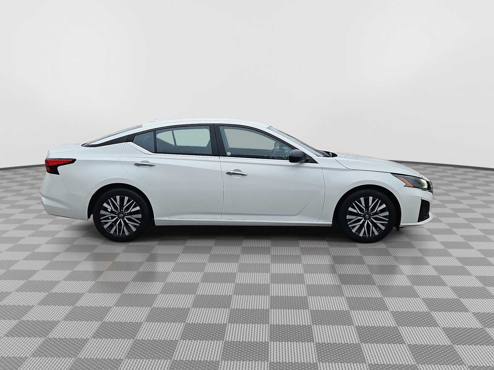 Thumbnail: 2024 Nissan Altima - 9