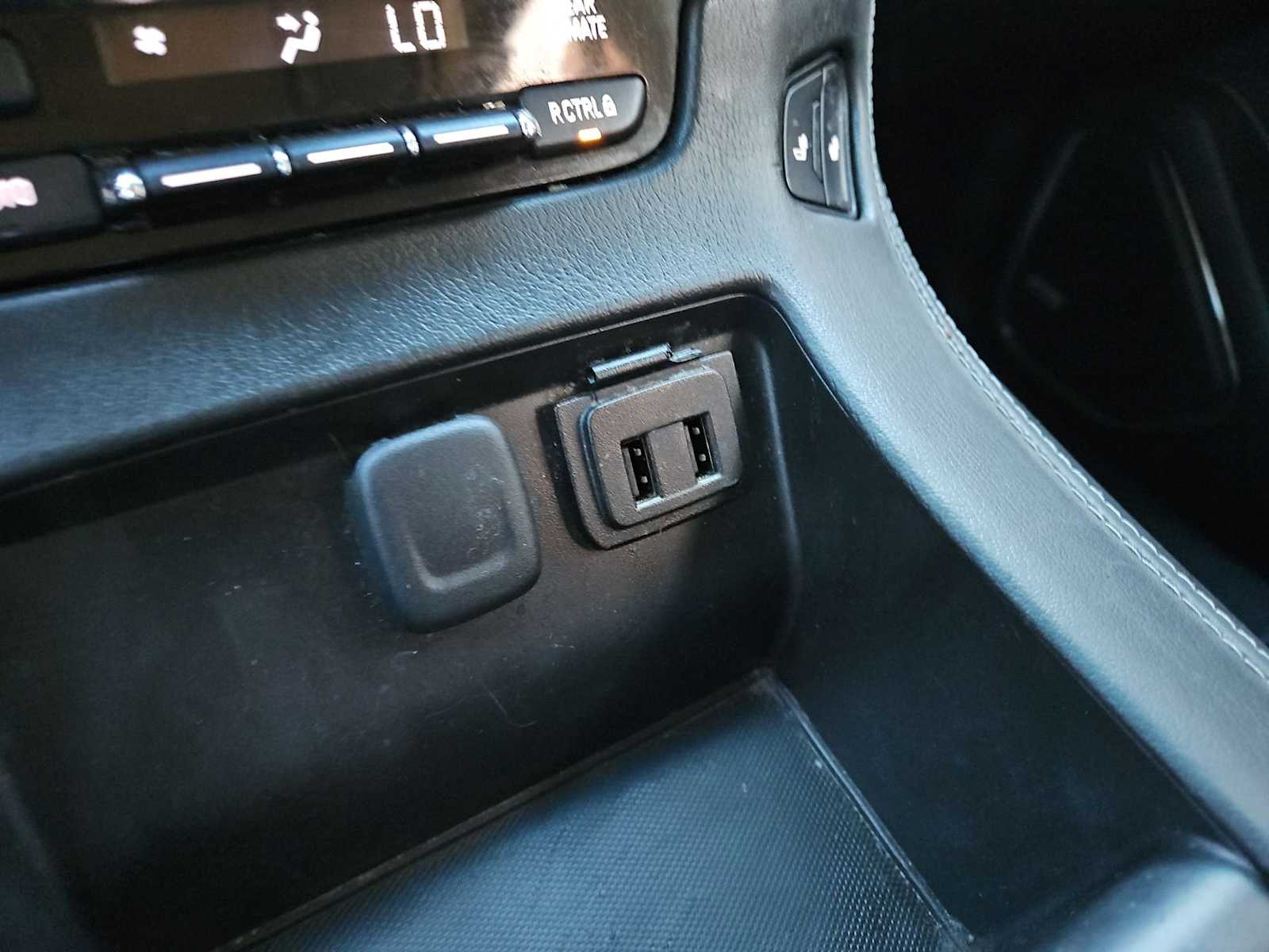 Thumbnail: 2017 Chevrolet Tahoe - 30