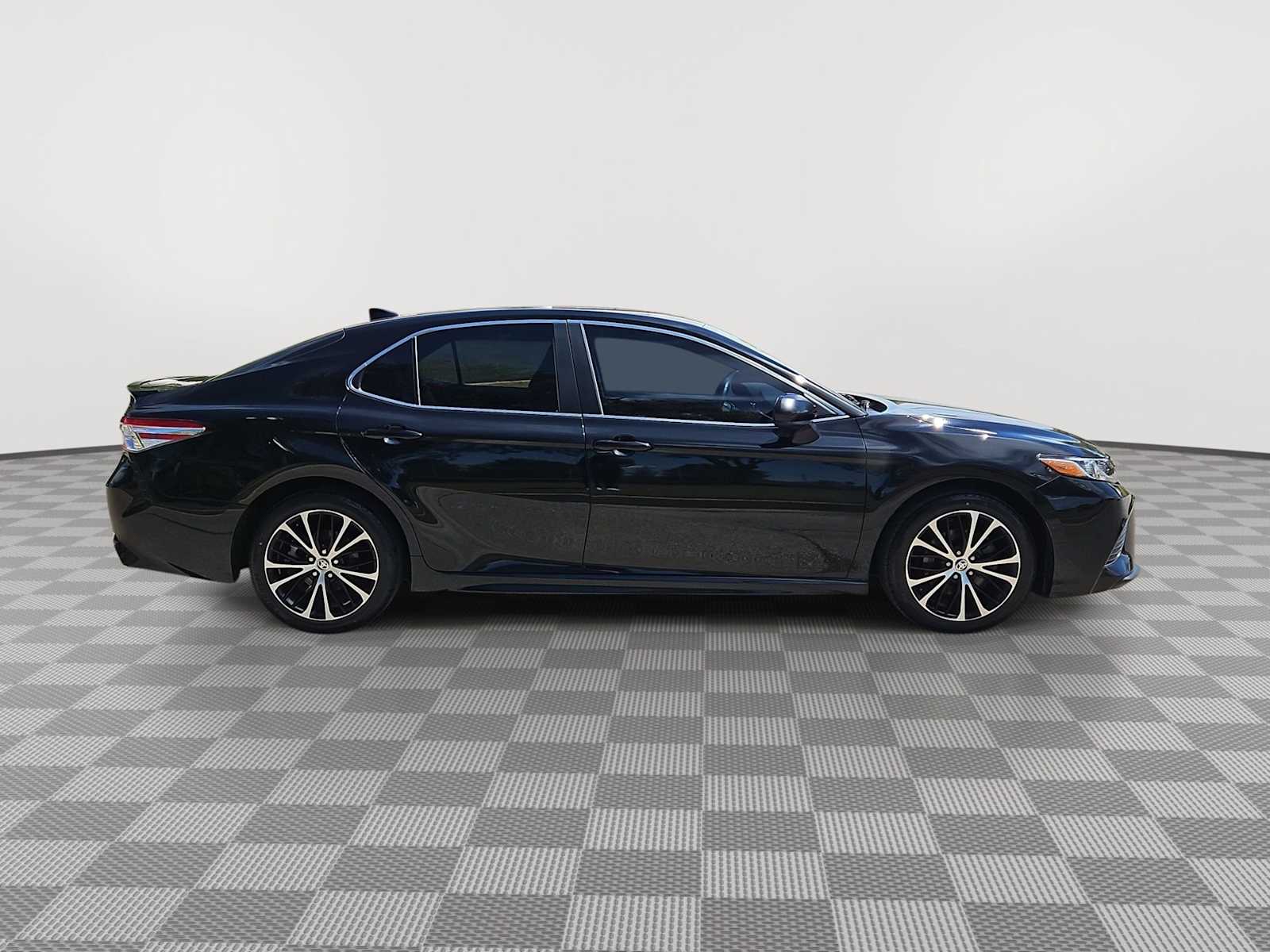 Thumbnail: 2020 Toyota Camry - 15