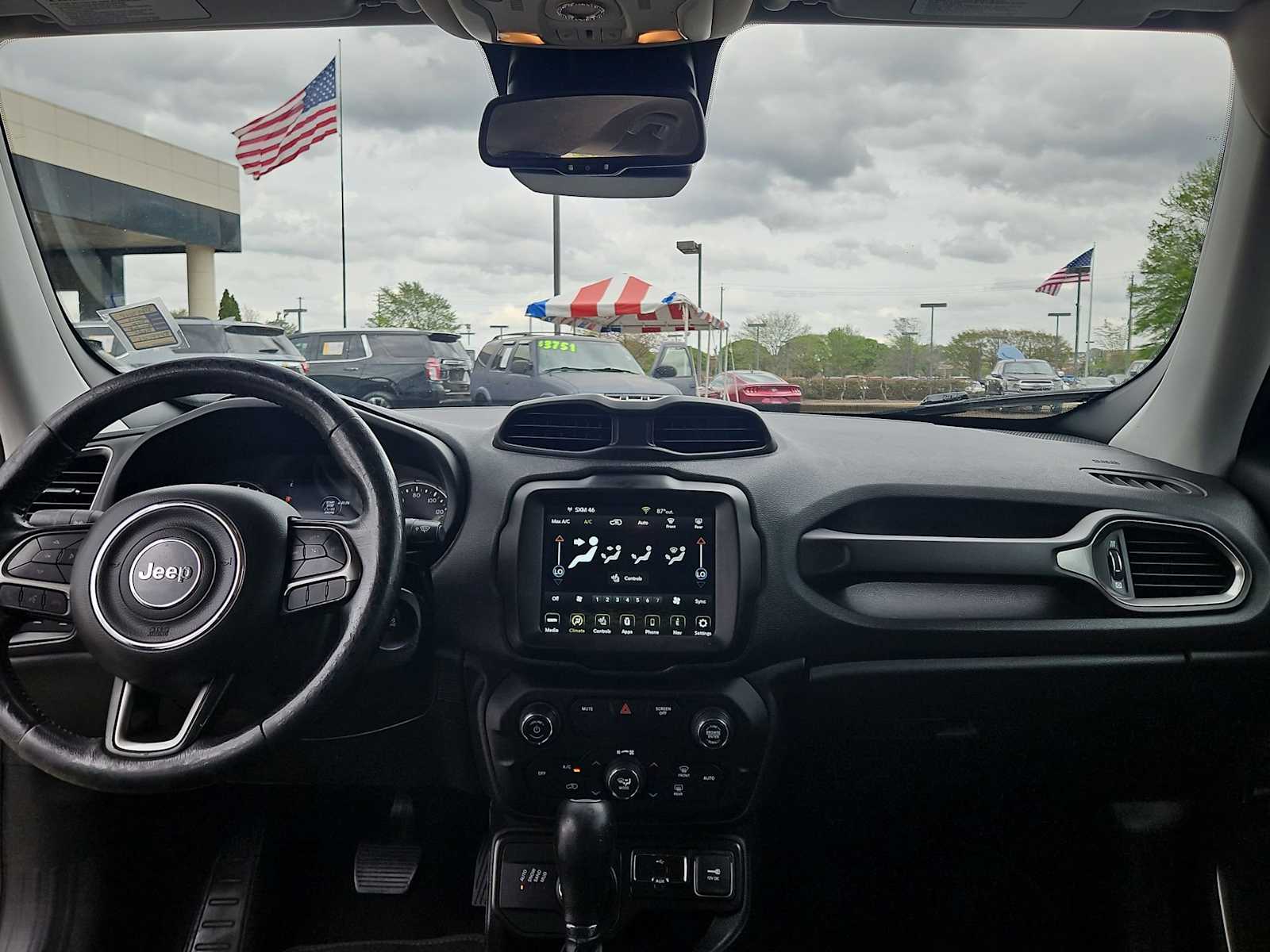 Thumbnail: 2019 Jeep Renegade - 28
